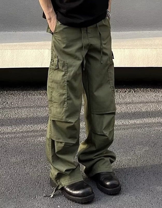 image of Vintage Avant Garde Retro Pleated Cargo Pants in Green, Men's (Size 30)