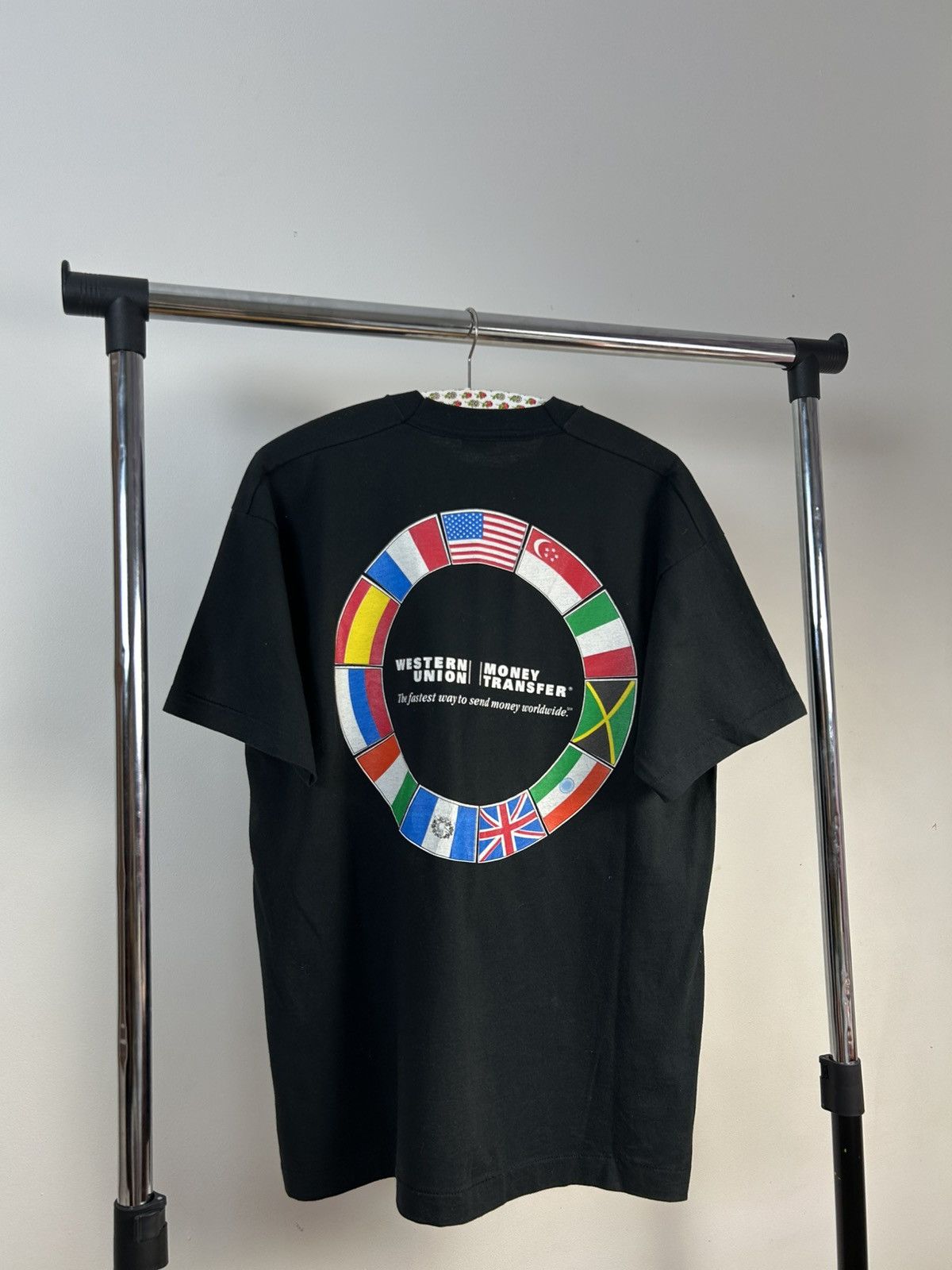 Vintage Vintage 1990s Western Union Money Transfer T-Shirt Flags XL Size US XL / EU 56 / 4 - 1 Thumbnail