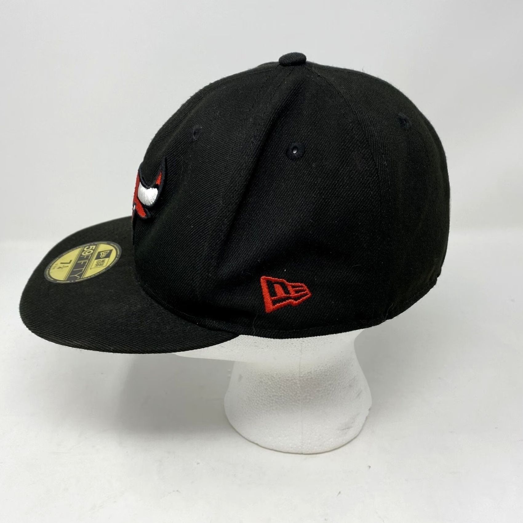New Era VINTAGE New Era 59Fifty NBA Cap Chicago Bulls Logo Black & Red Fitted Mens 7 1/4 Size ONE SIZE - 4 Thumbnail