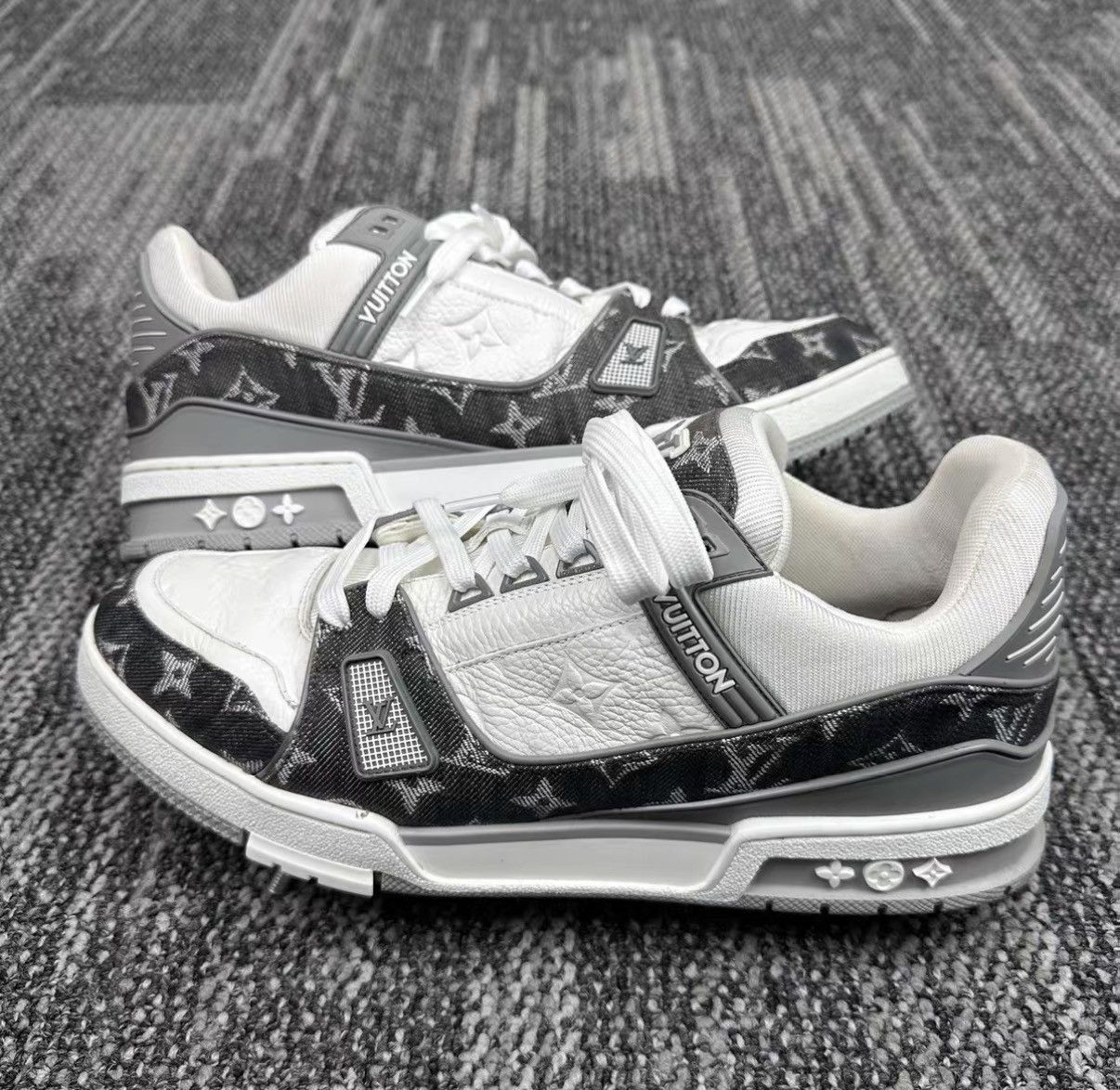 Louis Vuitton Louis Vuitton Trainer Monogram Grey White Denim Sneakers J42 Size US 9.5 / EU 42-43 - 4 Thumbnail