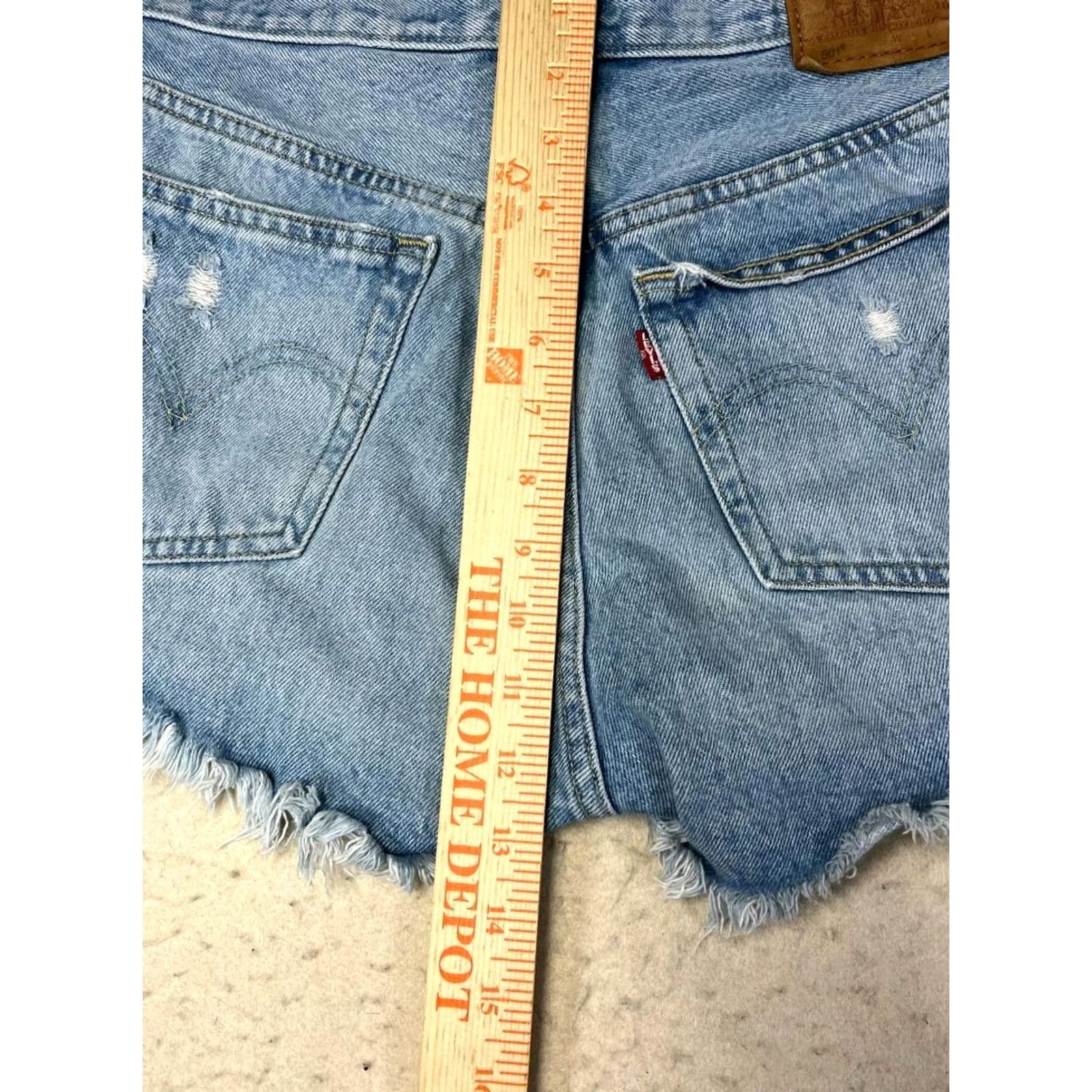 Levi's VINTAGE Levi's 501 distressed cutoff shorts light wash blue Denim Womens Size 27 Cut-Off Denim, Flat Front, Regular Size 27, Womens Blue denim shorts Size 27" / US 4 / IT 40 - 4 Thumbnail