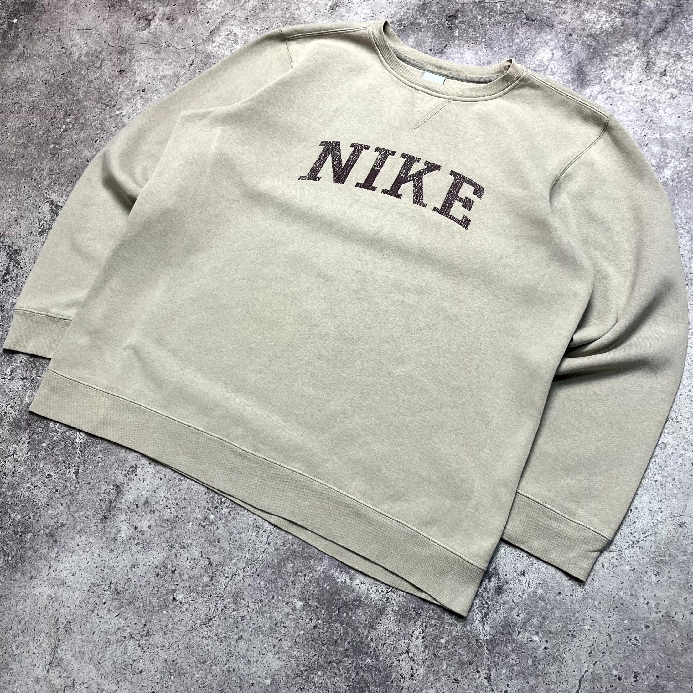 Nike Vintage Y2K Nike Beige Crewneck Sweatshirt Big Logo Size L Size US L / EU 52-54 / 3 - 2 Thumbnail