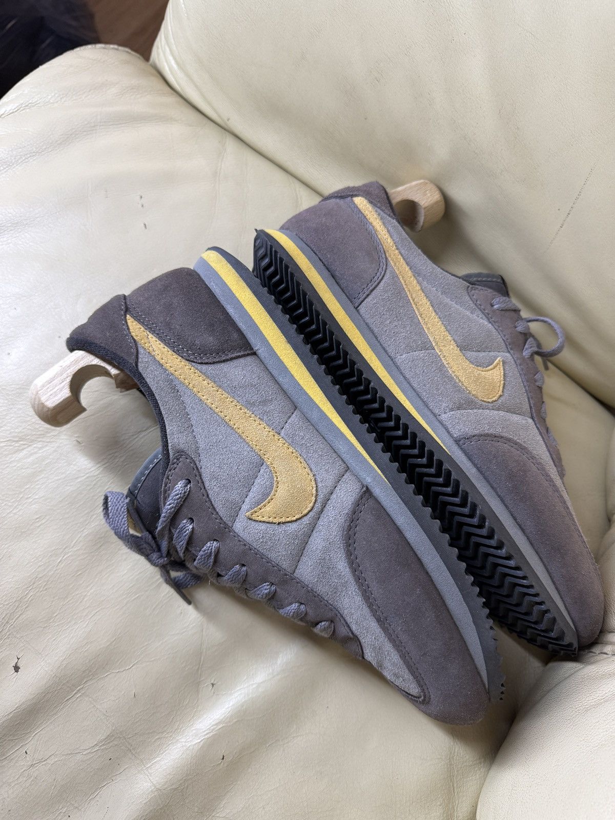 Nike Vibtage Nike Suede Sneackers Y2K RARE Size US 9.5 / EU 42-43 - 11 Thumbnail