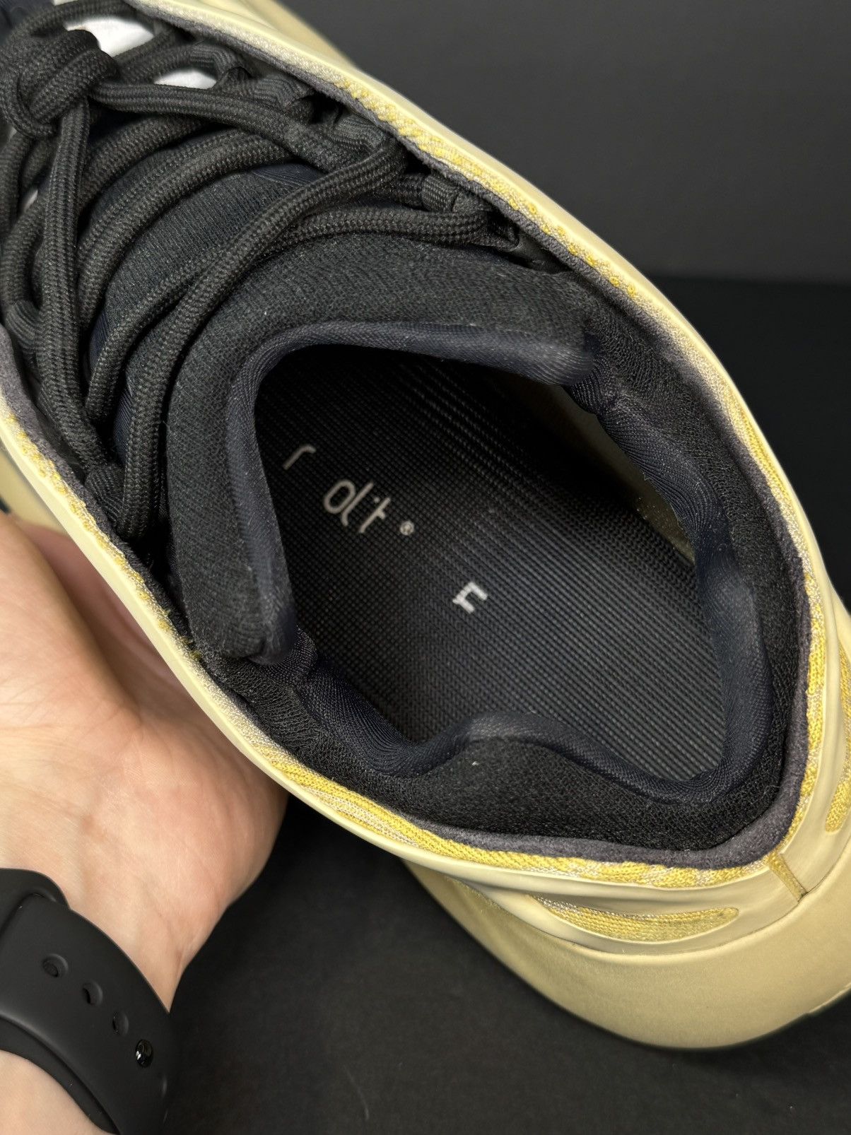 Adidas Adidas Yeezy Boost 700 V3 Mono Safflower Size US 9 / EU 42 - 5 Thumbnail