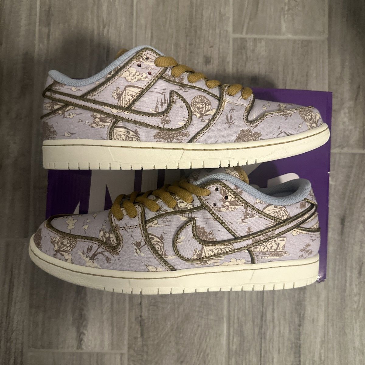 Nike Nike SB Dunk Low City of Style Size US 10.5 / EU 43-44 - 2 Thumbnail