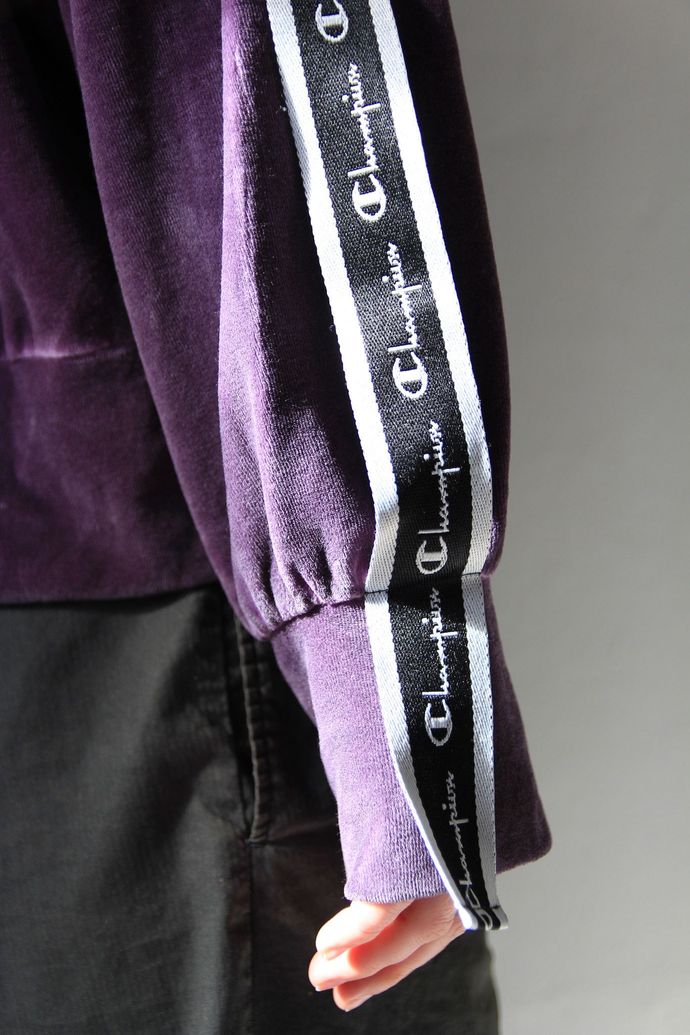 Champion × Vintage Rare Vintage Champion Boxy Washed Crop Top Crewneck Size M / US 6-8 / IT 42-44 - 3 Thumbnail
