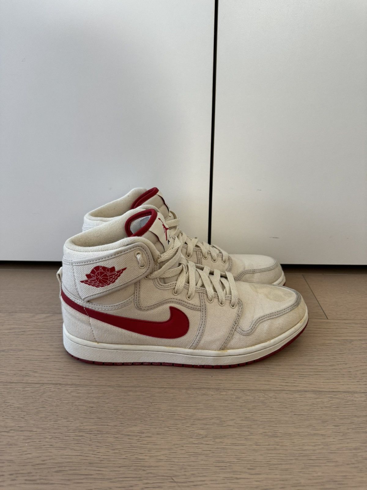 Jordan Brand 2010 Jordan 1 AJKO Vintage White Red 10 Size US 10 / EU 43 - 1 Thumbnail