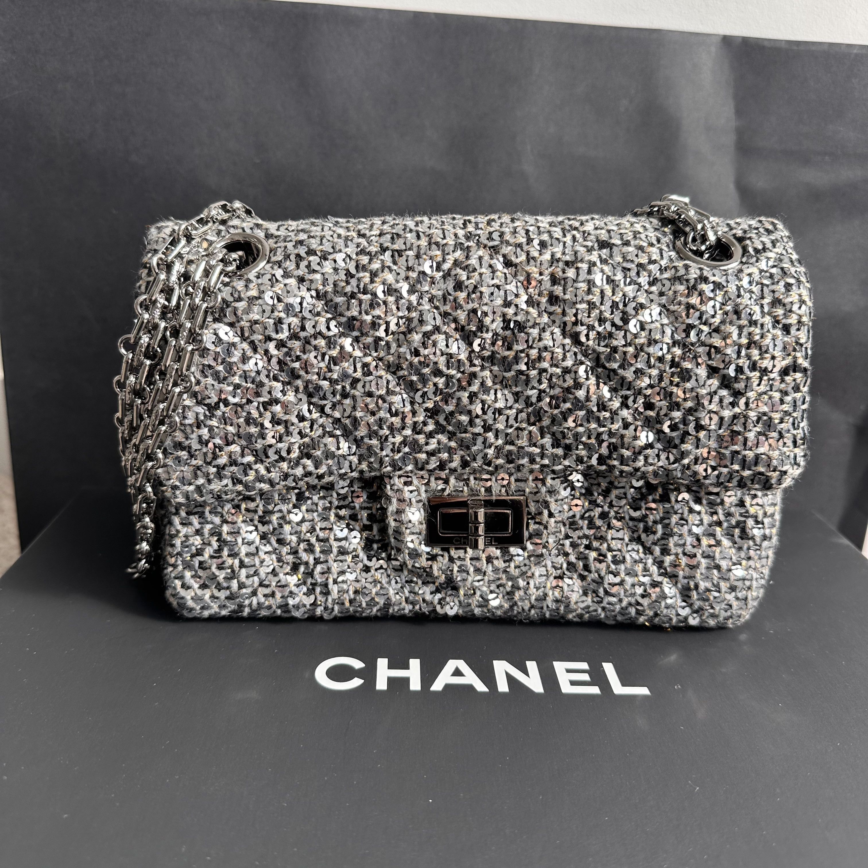 Chanel CHANEL 2.55 Reissue Mini bag in Tweed and sequins Size ONE SIZE - 12 Thumbnail