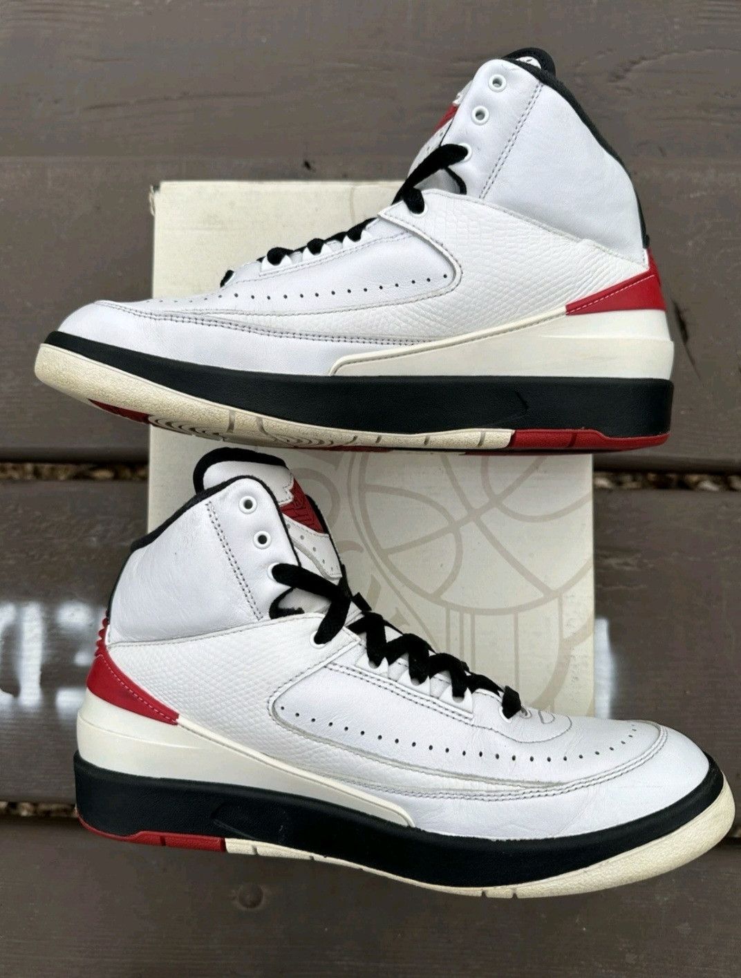 Jordan Brand Nike Air Jordan Retro 2 Chicago 2022 DX2454106 Size 9 Men Size US 9 / EU 42 - 3 Thumbnail