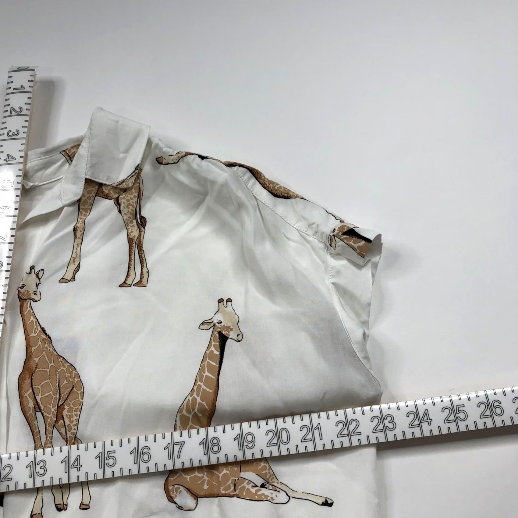 Anthropologie Jane And Delancey Anthropologie Shirt Small White Giraffe Rayon Button SS MINT Size S / US 4 / IT 40 - 7 Thumbnail