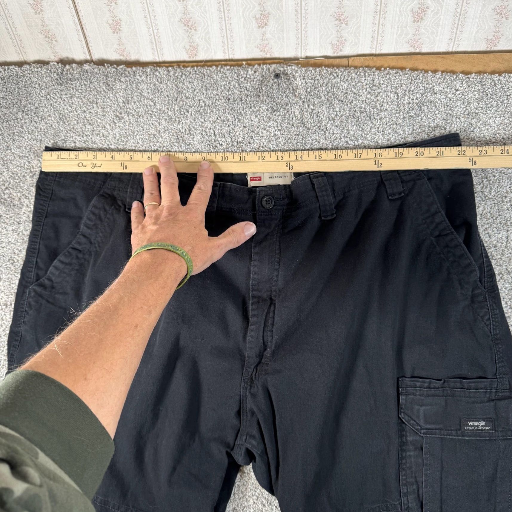 Wrangler Wrangler Cargo Pants Mens 44x30 Black Relaxed Fit Stretch Work Utility Pockets Pants Size US 44 / EU 60 - 2 Thumbnail