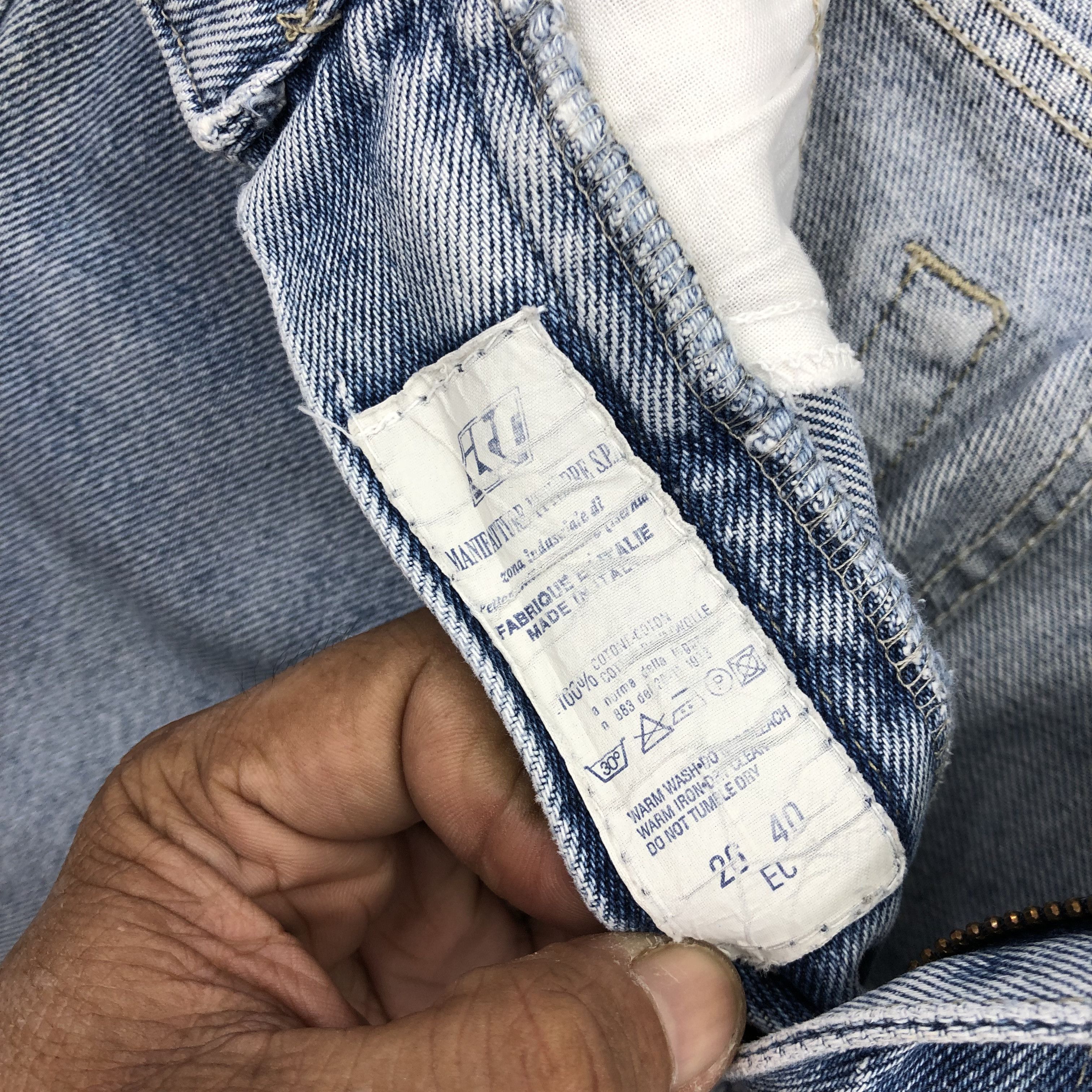 Versace Vintage 90s Versace Jeans Versace Medusa Light Wash Denim Size 26" / US 2 / IT 38 - 11 Thumbnail