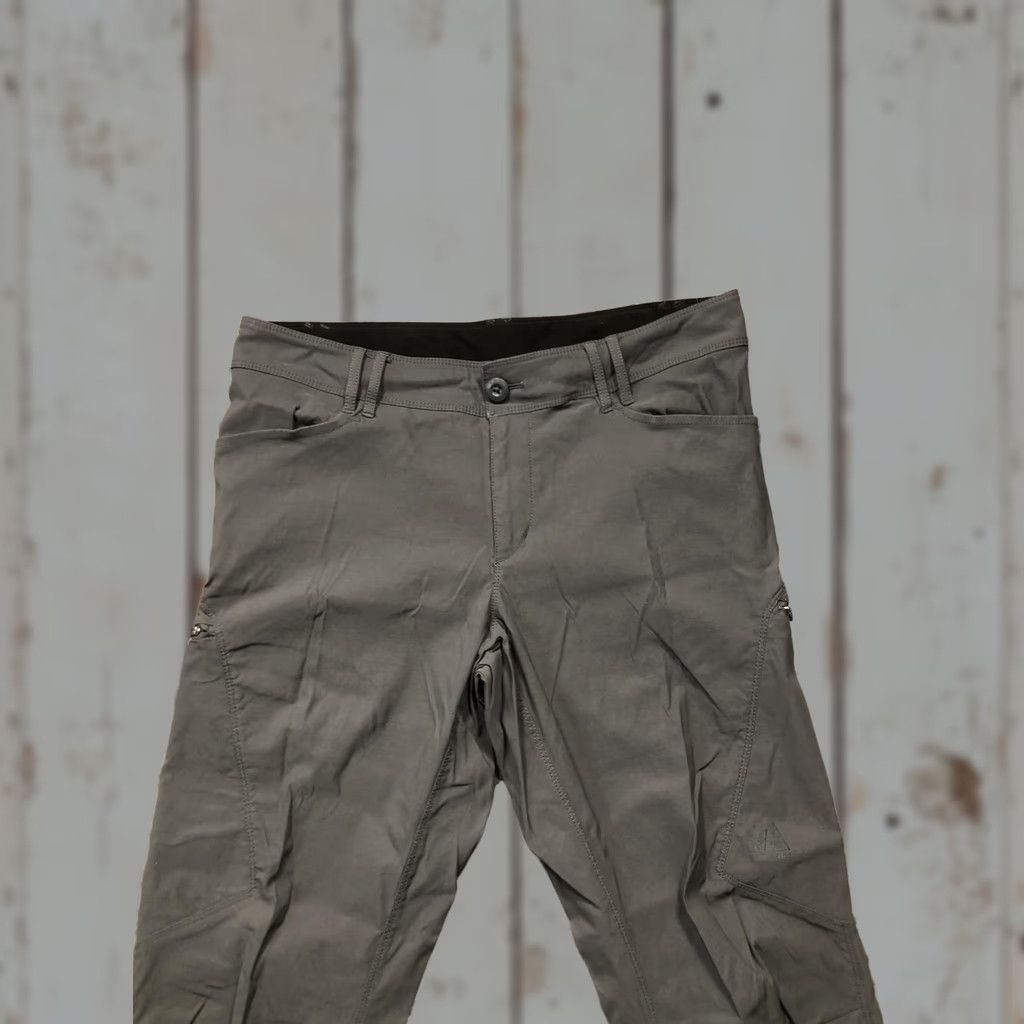 Eddie Bauer VINTAGE? No. Eddie Bauer First Ascent Pants Mens 32x30 Gray Hiking Climbing Outdoors Size US 32 / EU 48 - 1 Thumbnail