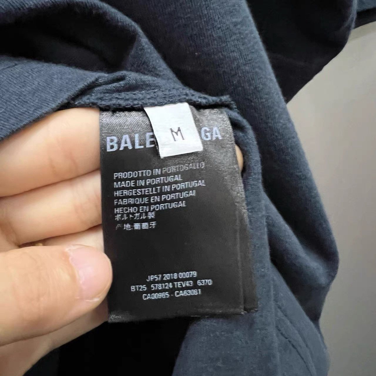 Balenciaga Balenciaga Navy Back Logo Printed Short Sleeve K28 Size US XS / EU 42 / 0 - 5 Thumbnail
