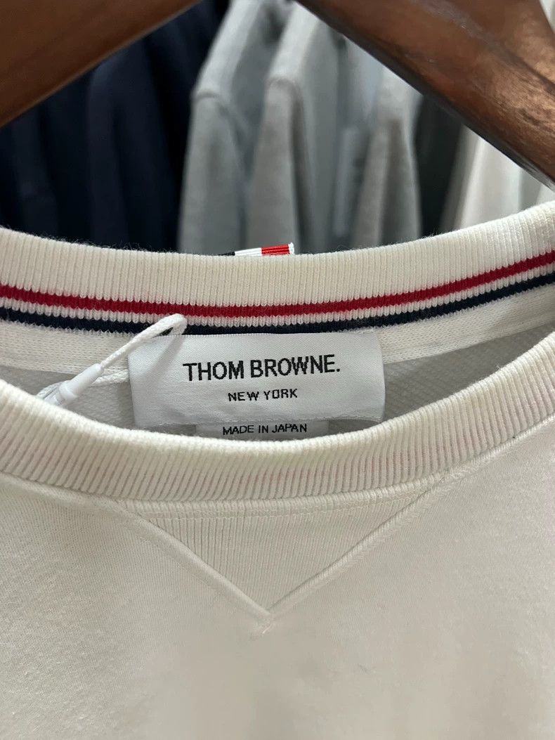 Thom Browne thom browneClassic 5-size four-striped round-neck sweatshir Size US XXL / EU 58 / 5 - 3 Thumbnail
