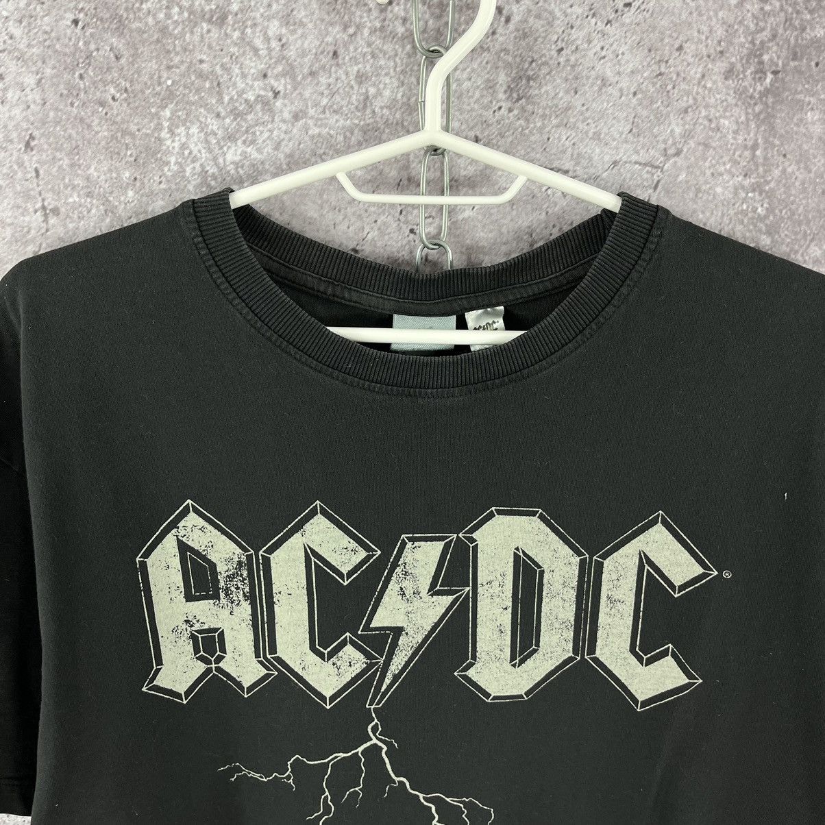 AC/DC × Band Tees × H&M H&M x Ac/Dc Rock T-Shirt Big Centre Logo Size M Size US M / EU 48-50 / 2 - 2 Thumbnail