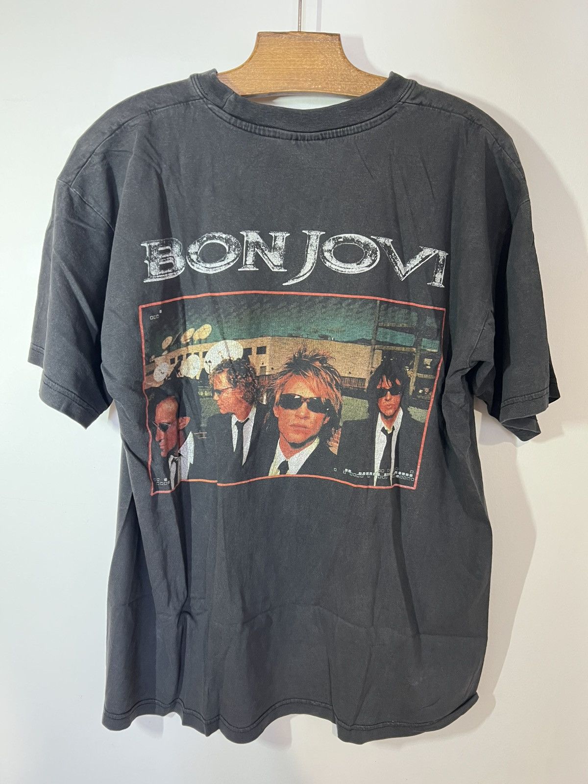 Band Tees vintage Bon Jovi tour shirt 90s keep the faith Size US XL / EU 56 / 4 - 4 Thumbnail