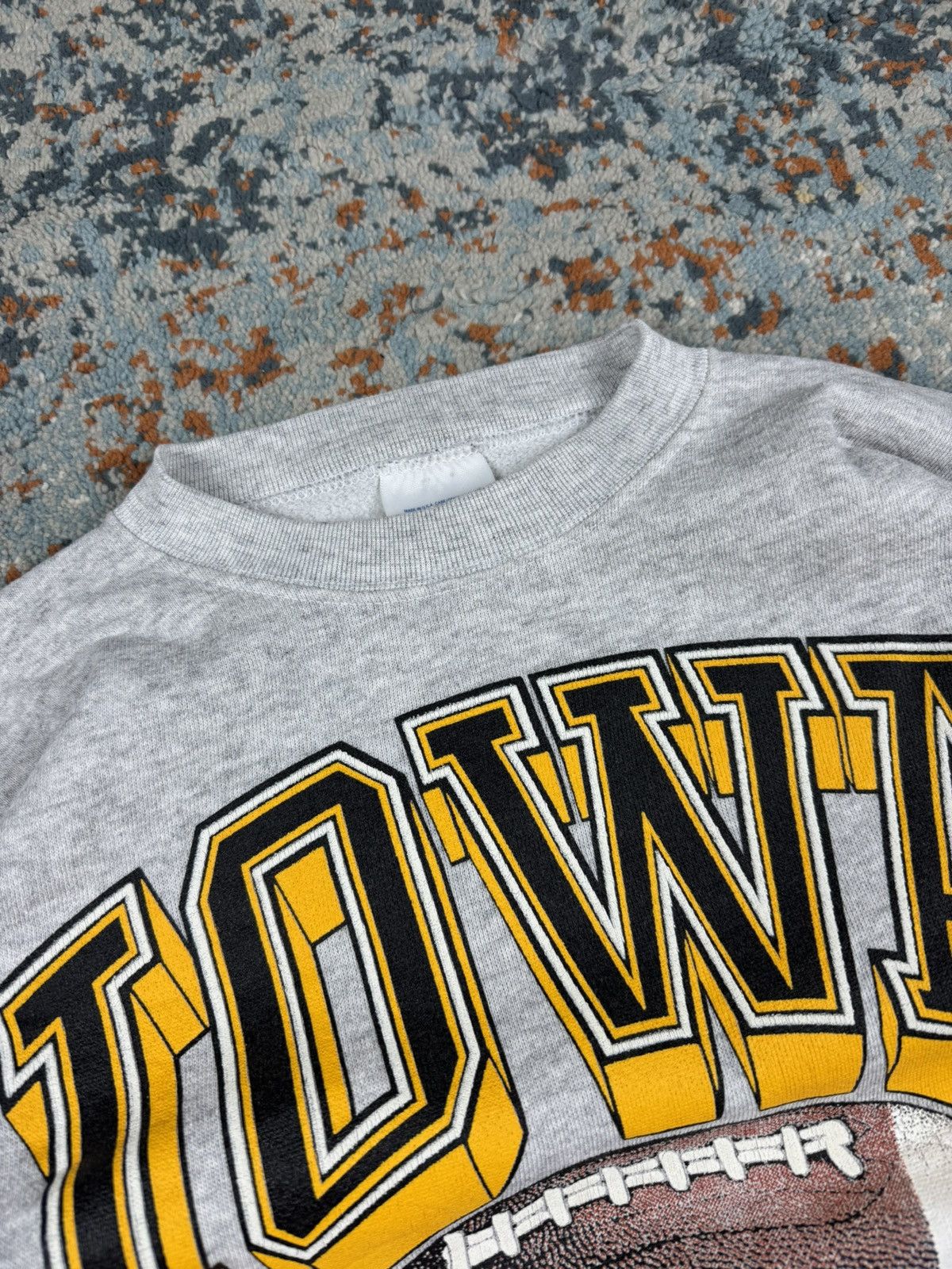 Vintage Vintage 90s Iowa football made in USA graphic sweatshirt Size US XL / EU 56 / 4 - 6 Thumbnail