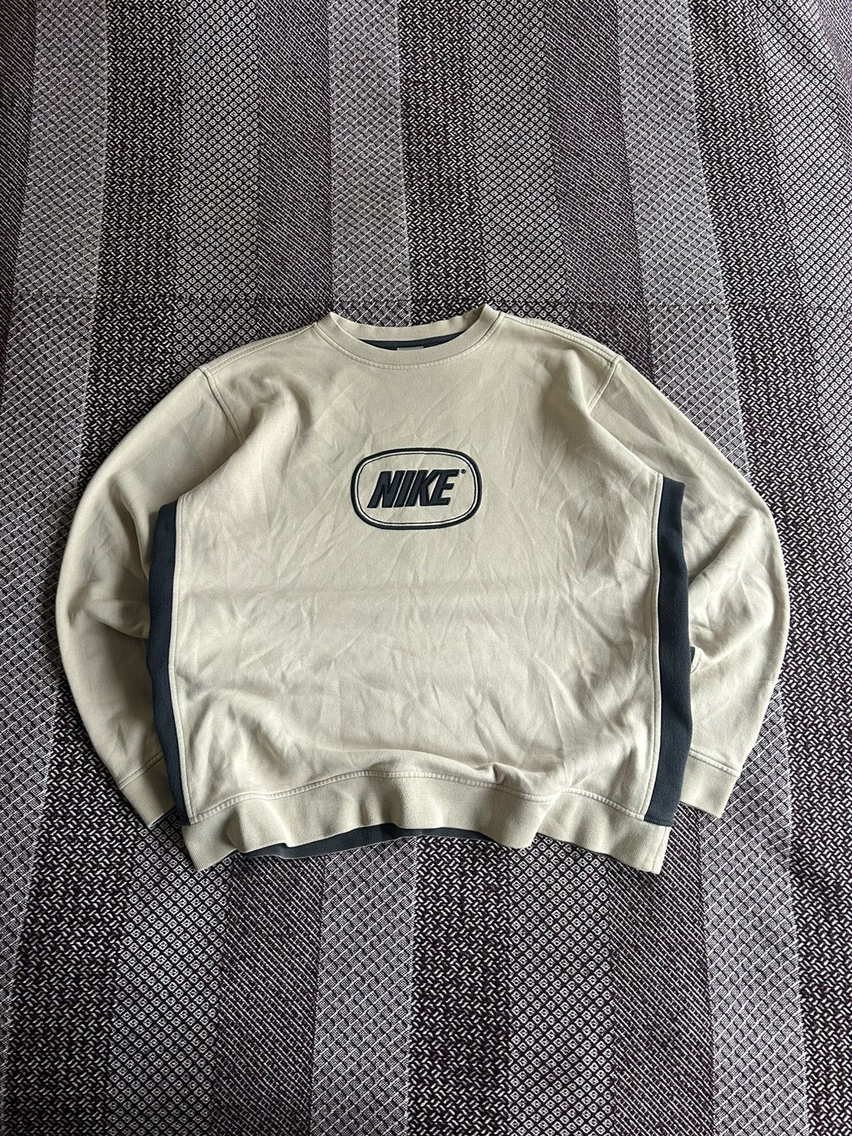 Vintage Nike 90s Crewneck Big Logo Sweatshirt Beige Rare Y2K