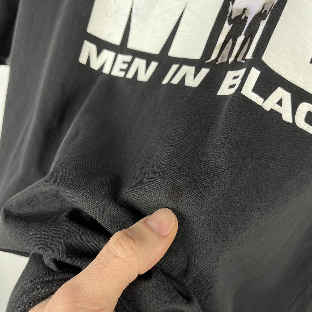 Vintage Vintage Men In Black promo movie Ray Ban T Shirt 90’s Size US L / EU 52-54 / 3 - 12 Thumbnail