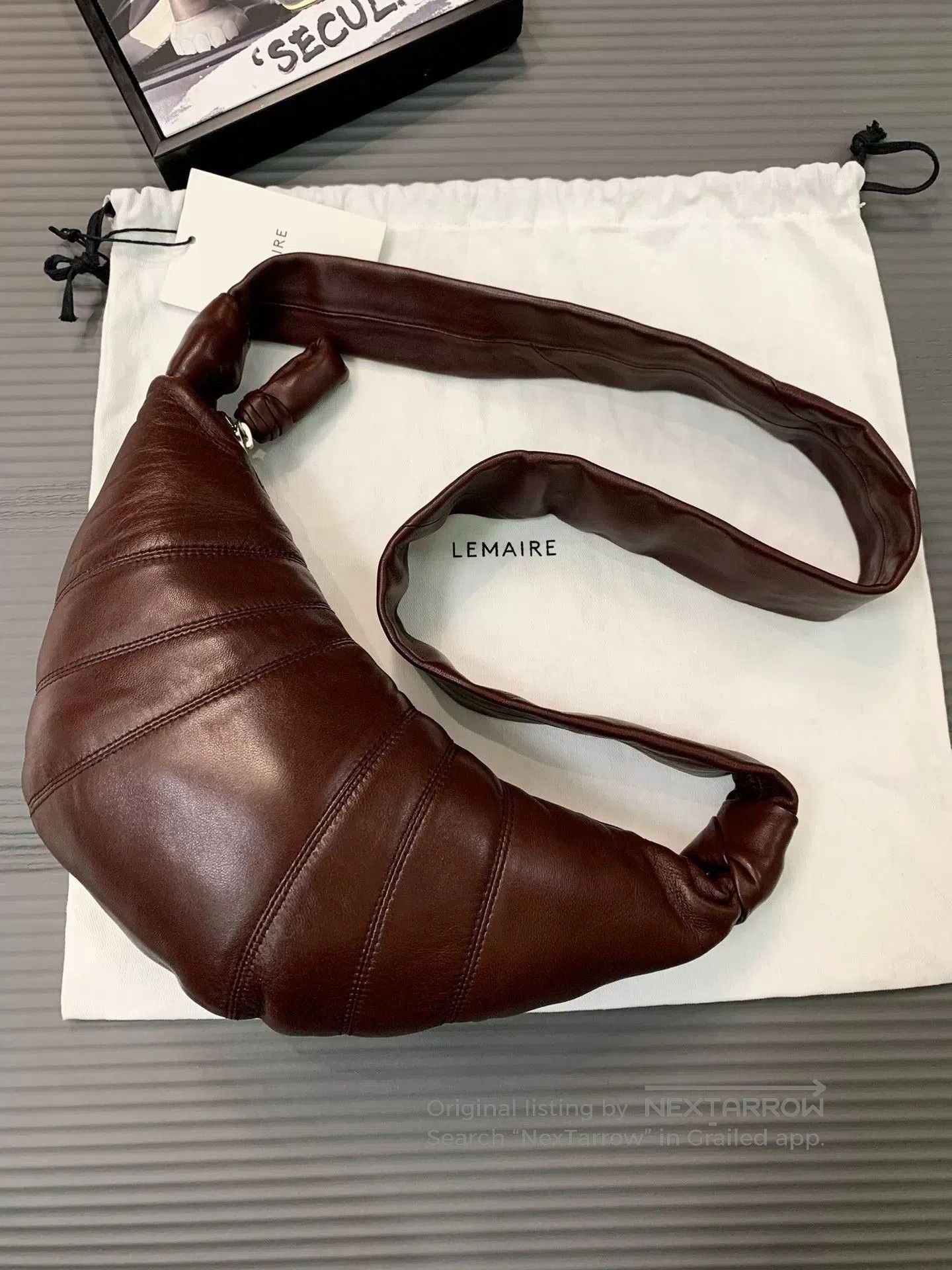 Lemaire Lemaire Small Croissant Crossbody Bag. Size ONE SIZE - 1 Thumbnail