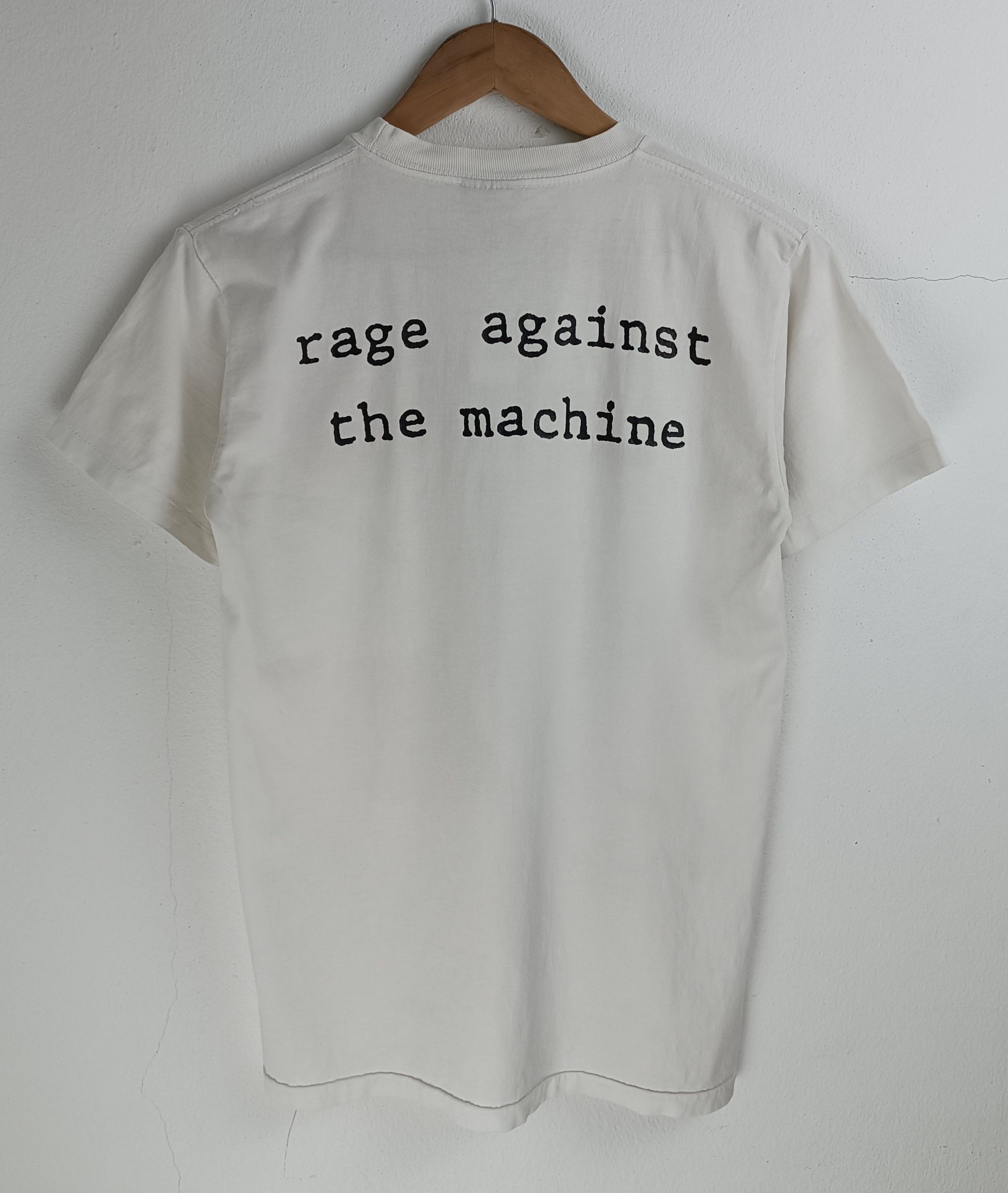 Band Tees VINTAGE '99 RAGE AGAINST THE MACHINE 'BATTLE LOS ANGELES' TS Size US S / EU 44-46 / 1 - 4 Thumbnail