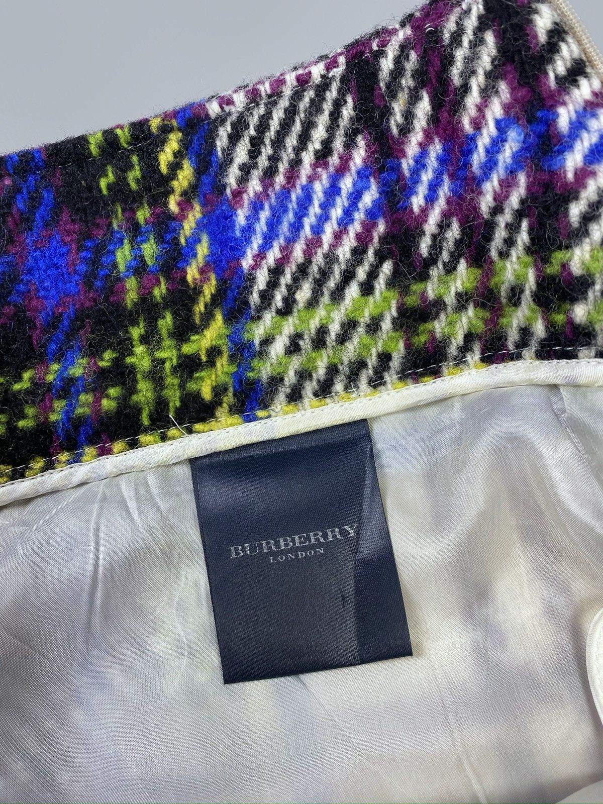 Burberry Vintage Burberry Nova Check Plaid Tweed Skirt UK 10 US 8 Size 28" / US 6 / IT 42 - 11 Thumbnail