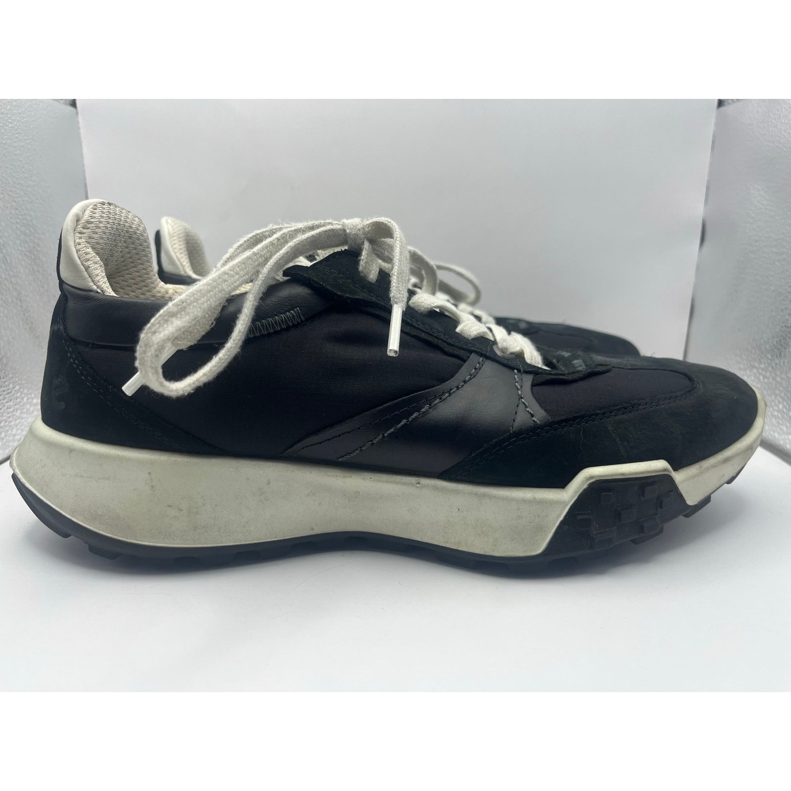 Ecco Ecco Retro Black White Sneakers Shoes Women’s Size 9 USED Size US 9 / IT 39 - 2 Thumbnail