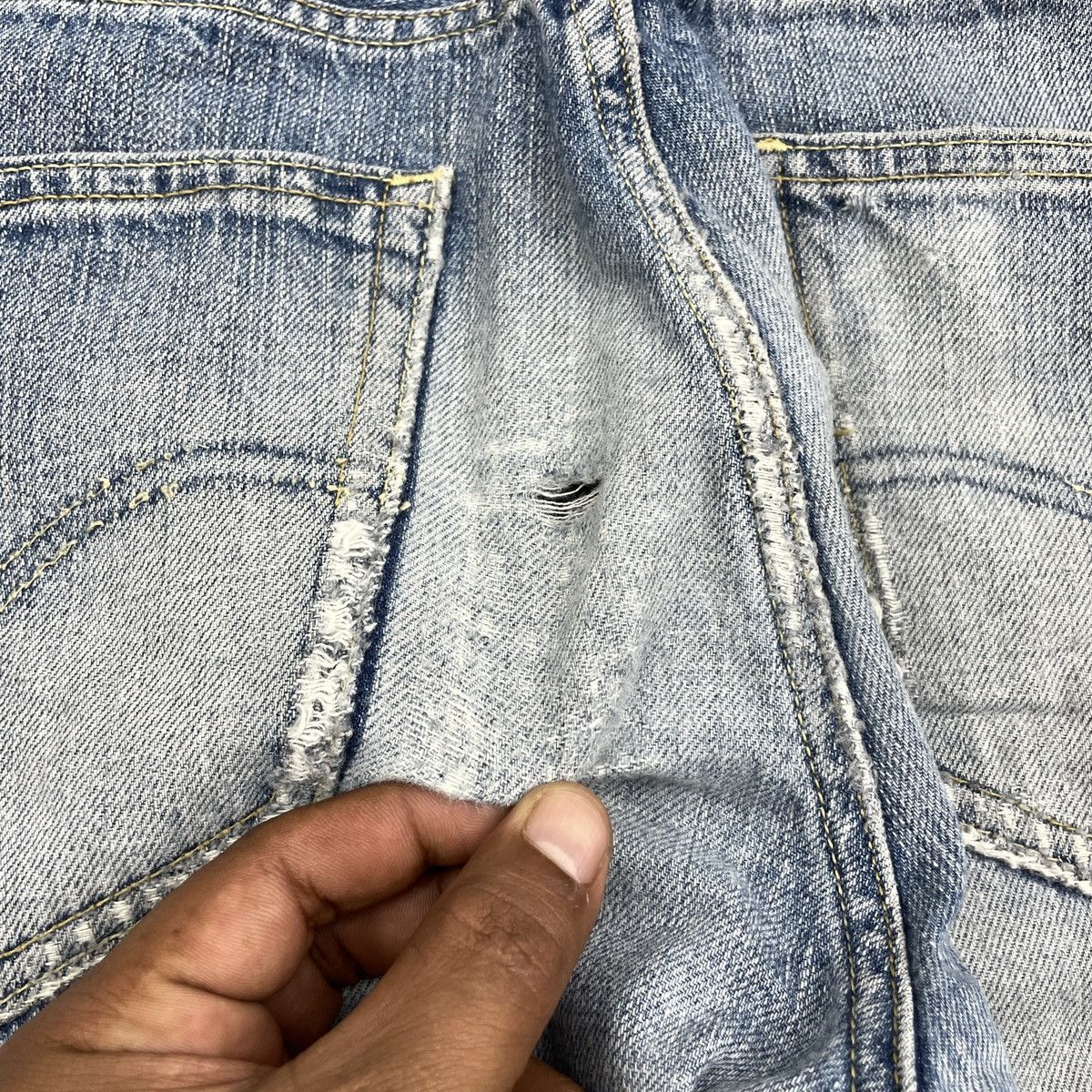 Levi's Vintage Levis 505 Distressed Blue Light Wash wc 368 Size US 32 / EU 48 - 11 Thumbnail