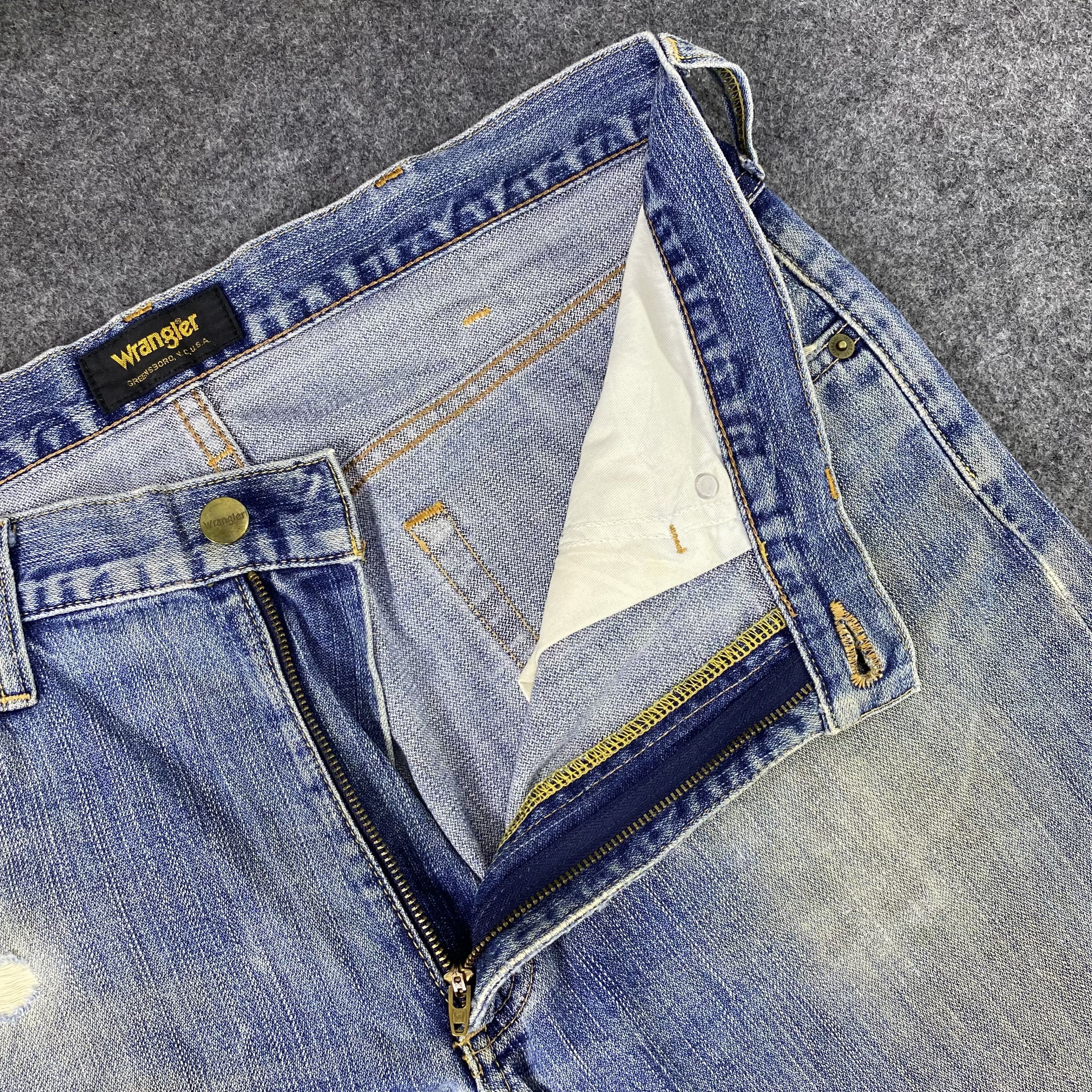 Vintage × Wrangler Vintage Wrangler Distress Blube Wash Jeans - J1149 Size US 35 - 11 Thumbnail