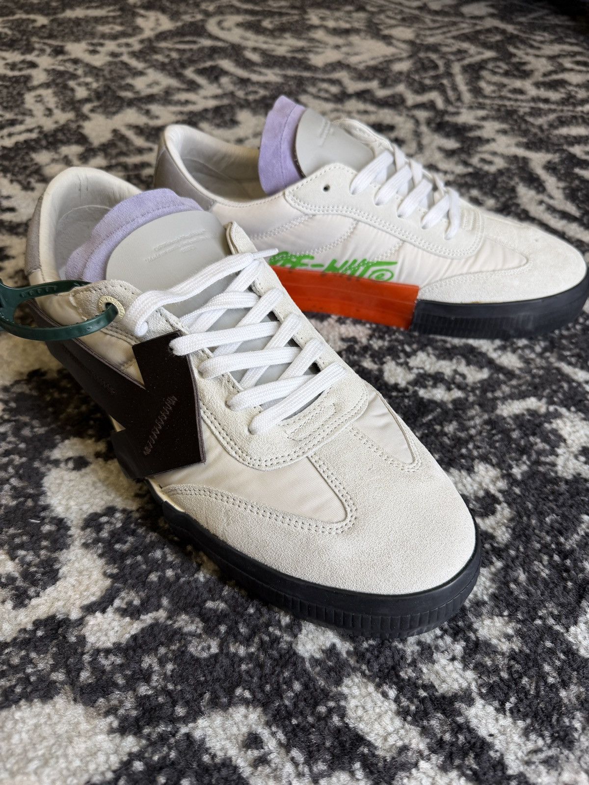 Off-White Off-White Low Vulcanized Sneakers – White / Black / Green Size US 11 / EU 44 - 1 Thumbnail