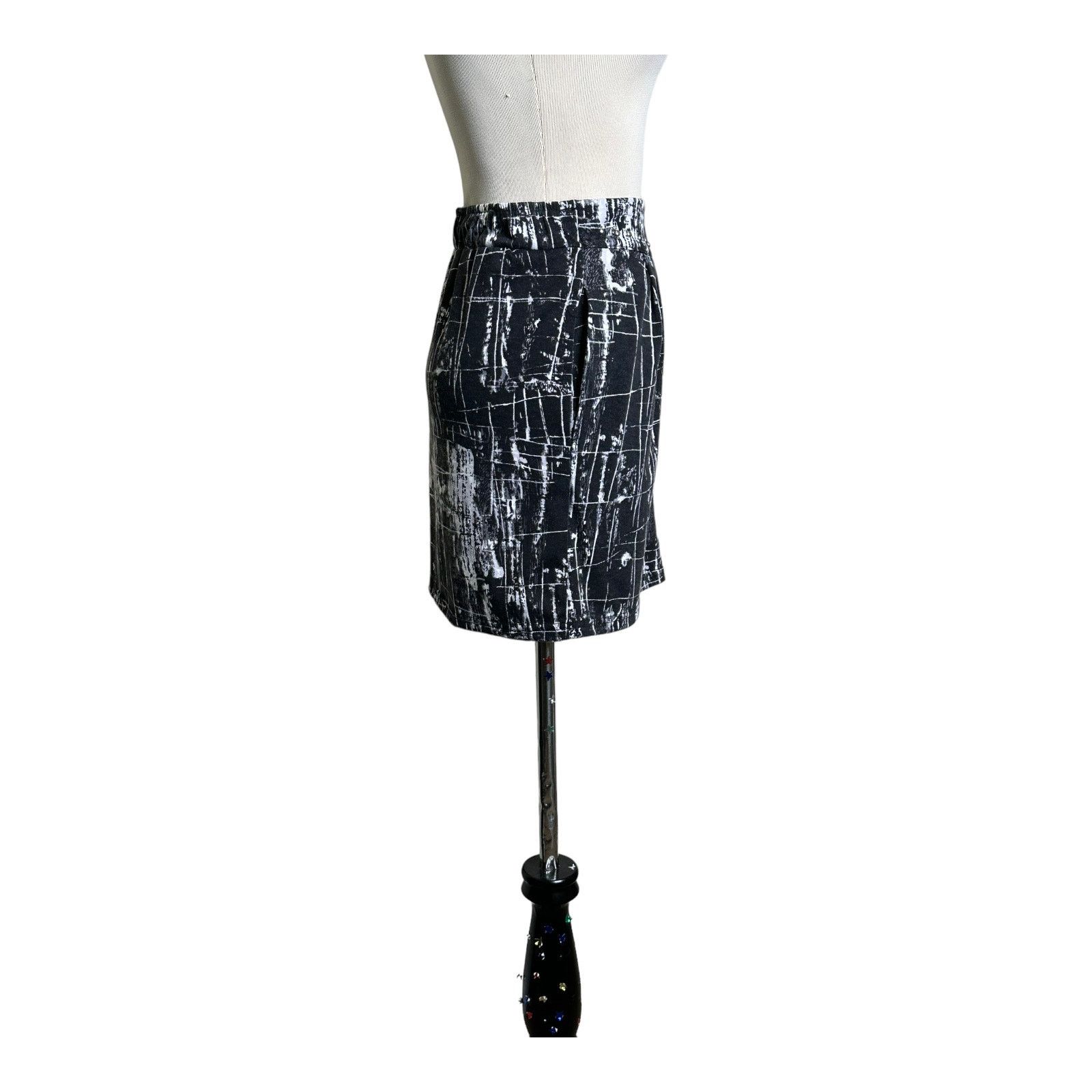 MINKPINK Mink Pink black tie dye studded mini skirt size medium Size 30" / US 8 / IT 44 - 8 Thumbnail
