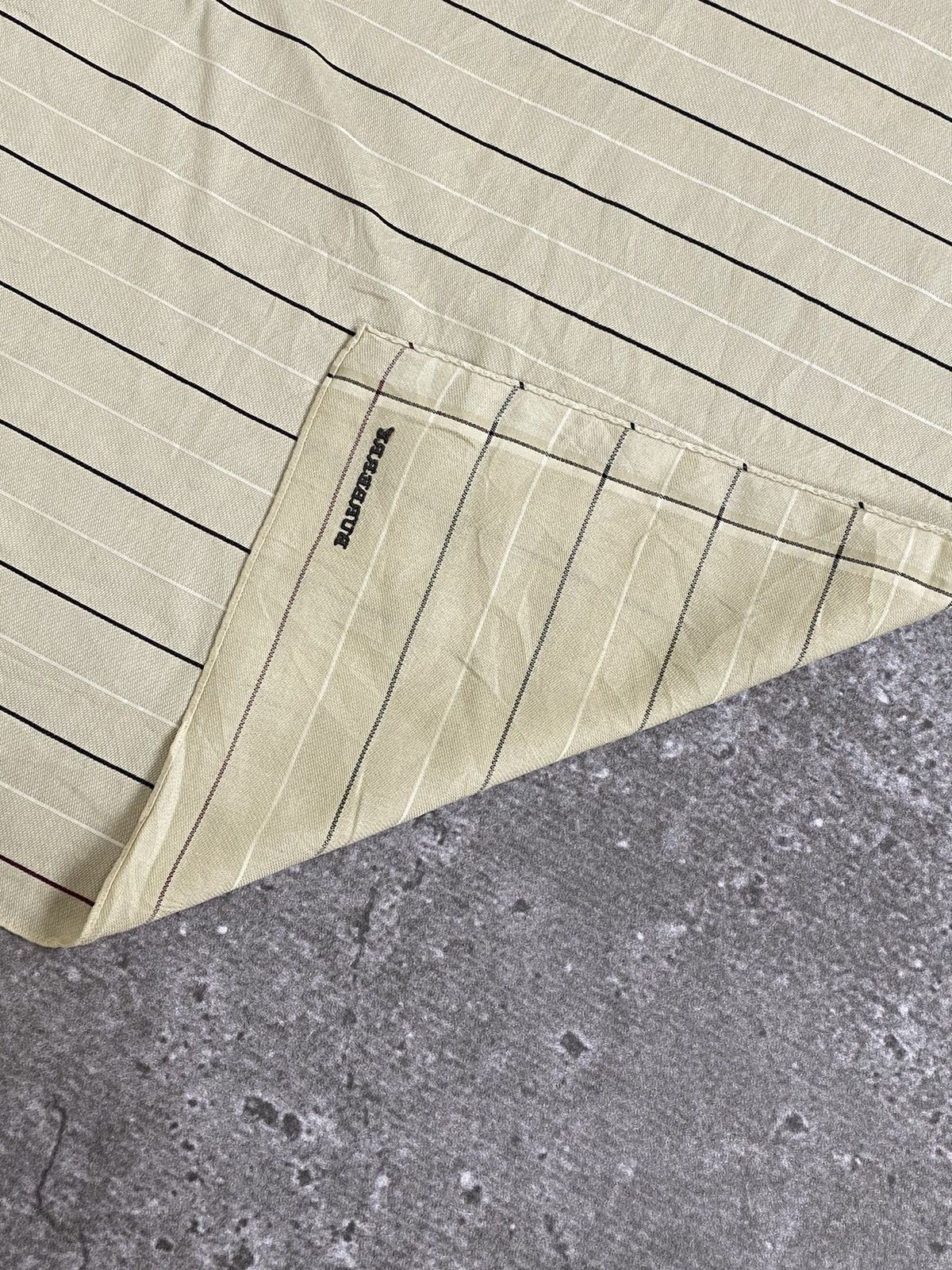 Burberry Burberry Handkerchief / Bandana / Neckerchief Size ONE SIZE - 8 Thumbnail