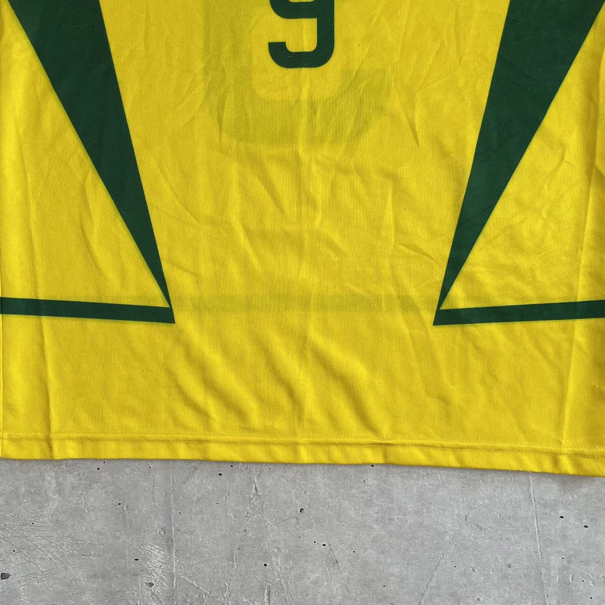 Vintage Vintage Home Brazil Soccer T-shirt #9 y2k Size US XL / EU 56 / 4 - 6 Thumbnail