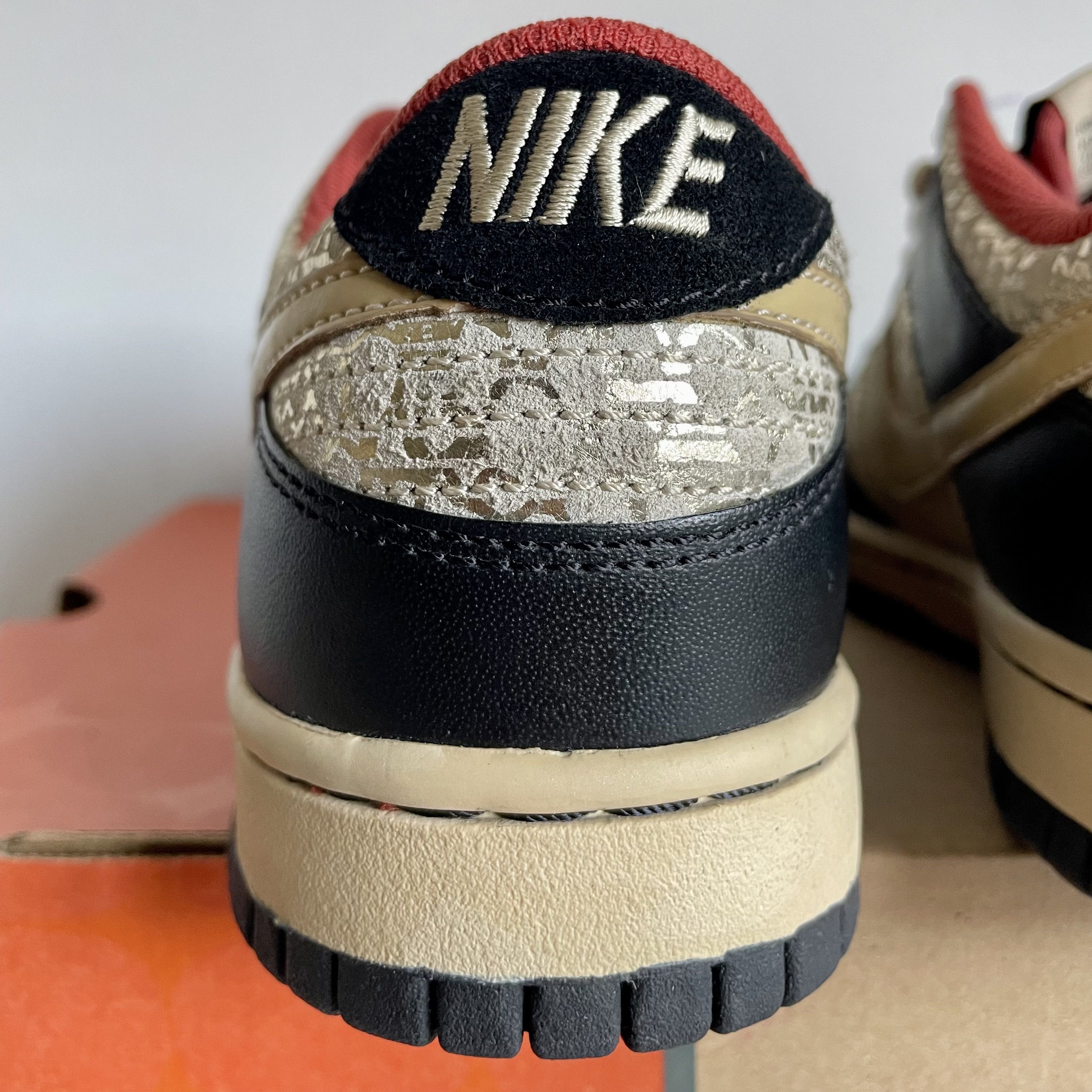 Nike 2006 Nike Dunk Low Wmns Premium Black/Linen-Terra Cotta Size US 7 / IT 37 - 10 Thumbnail