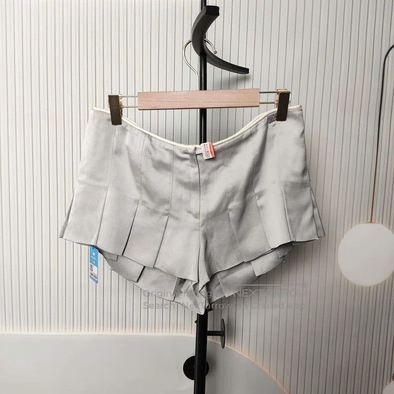Chanel Chanel Gray pleated shorts Size 25" / US 0 / IT 36 - 1 Thumbnail