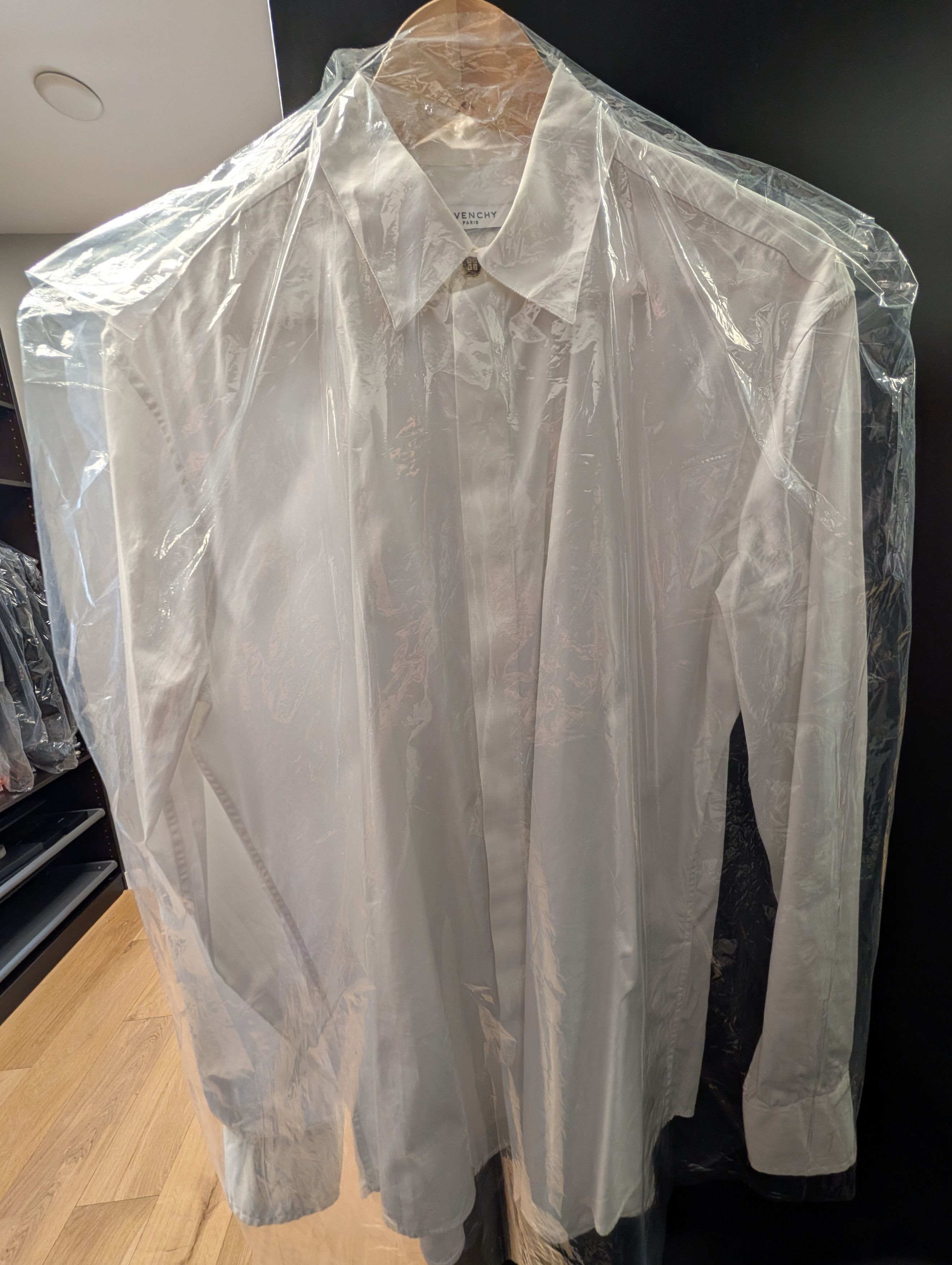 Givenchy Givenchy classic white shirt golden sleek logo Size US M / EU 48-50 / 2 - 1 Thumbnail