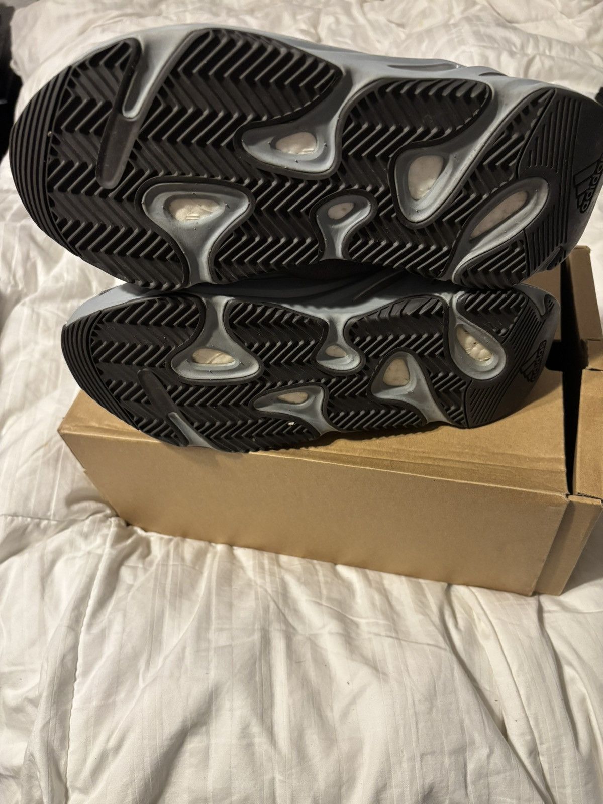 Adidas × Yeezy Yeezy 700 Hospital Blue Size US 8 / EU 41 - 4 Thumbnail