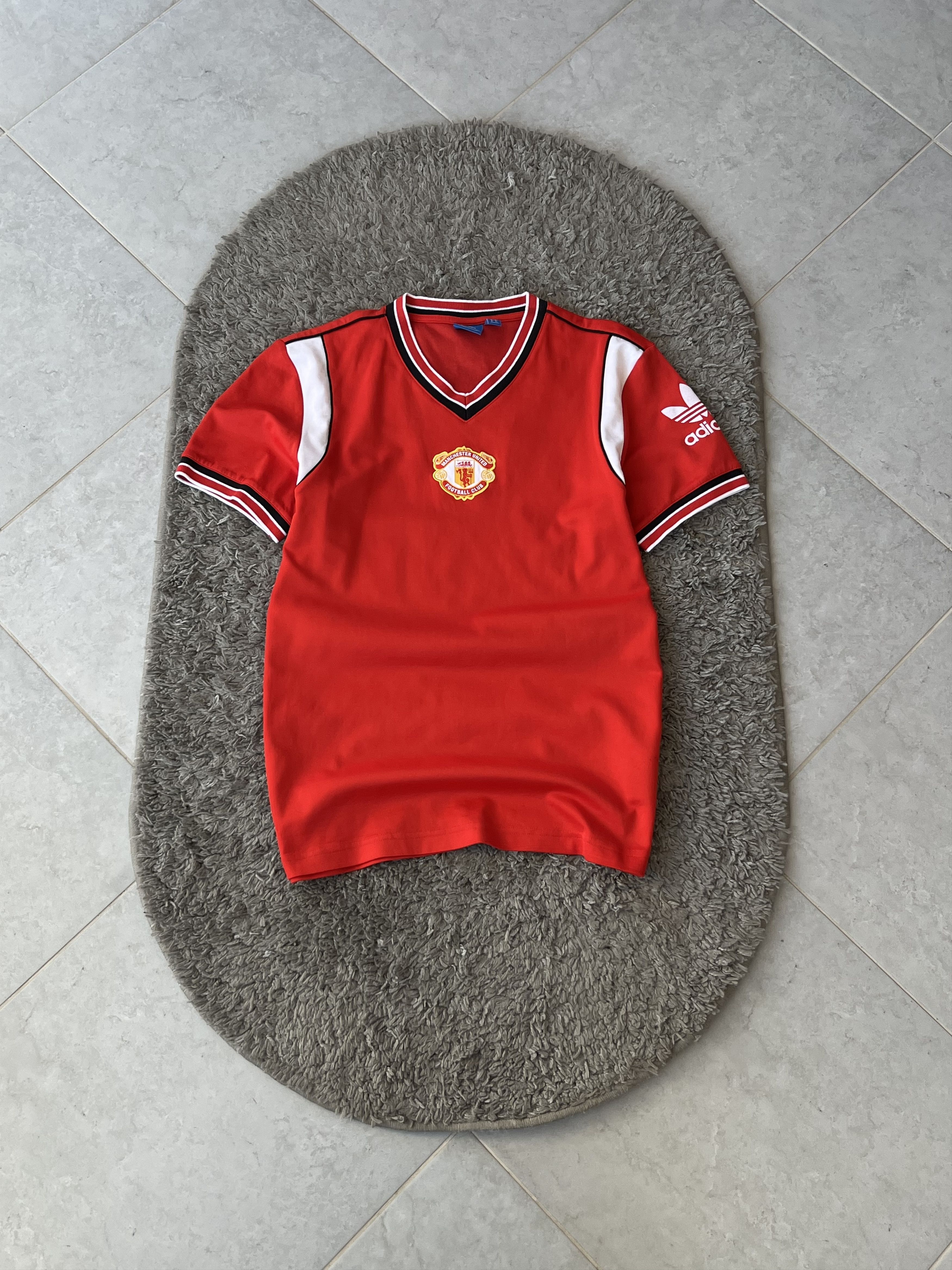 ADIDAS x MANCHESTER UNITED 2015/16 T-shirt V Neck Red Color