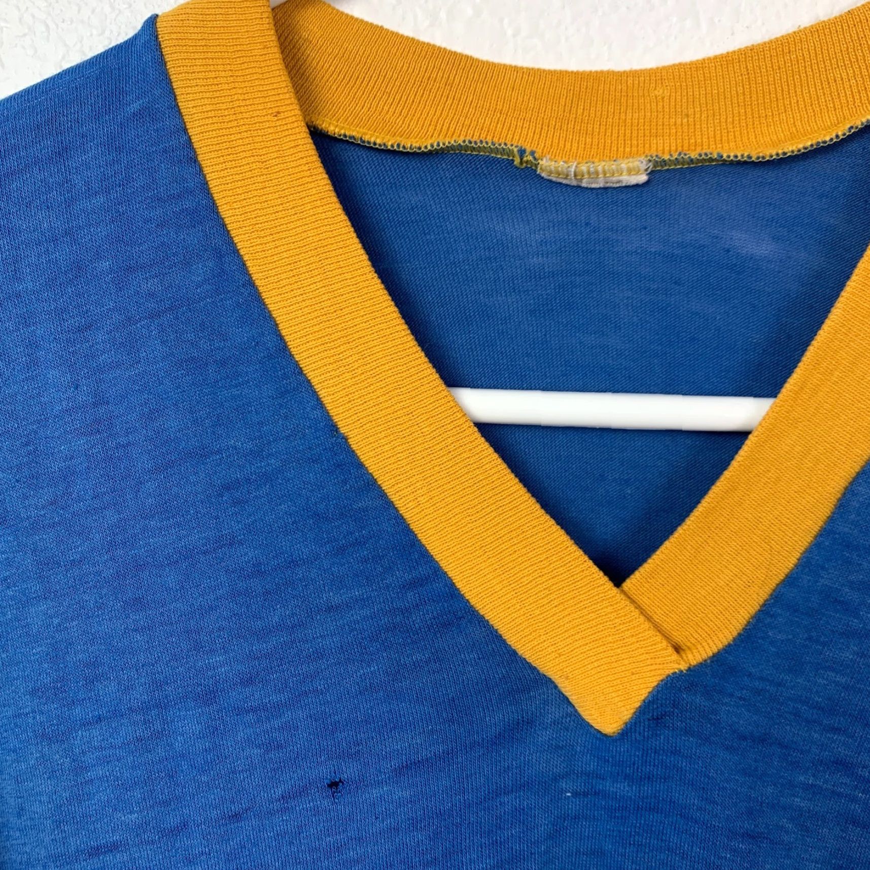 Vintage VINTAGE We Deliver Every Day Blue V-Neck Ringer T-Shirt Unbranded Unisex Adults L Short Sleeve Chest 39" Mens Womens Boys Girls Size US L / EU 52-54 / 3 - 4 Thumbnail