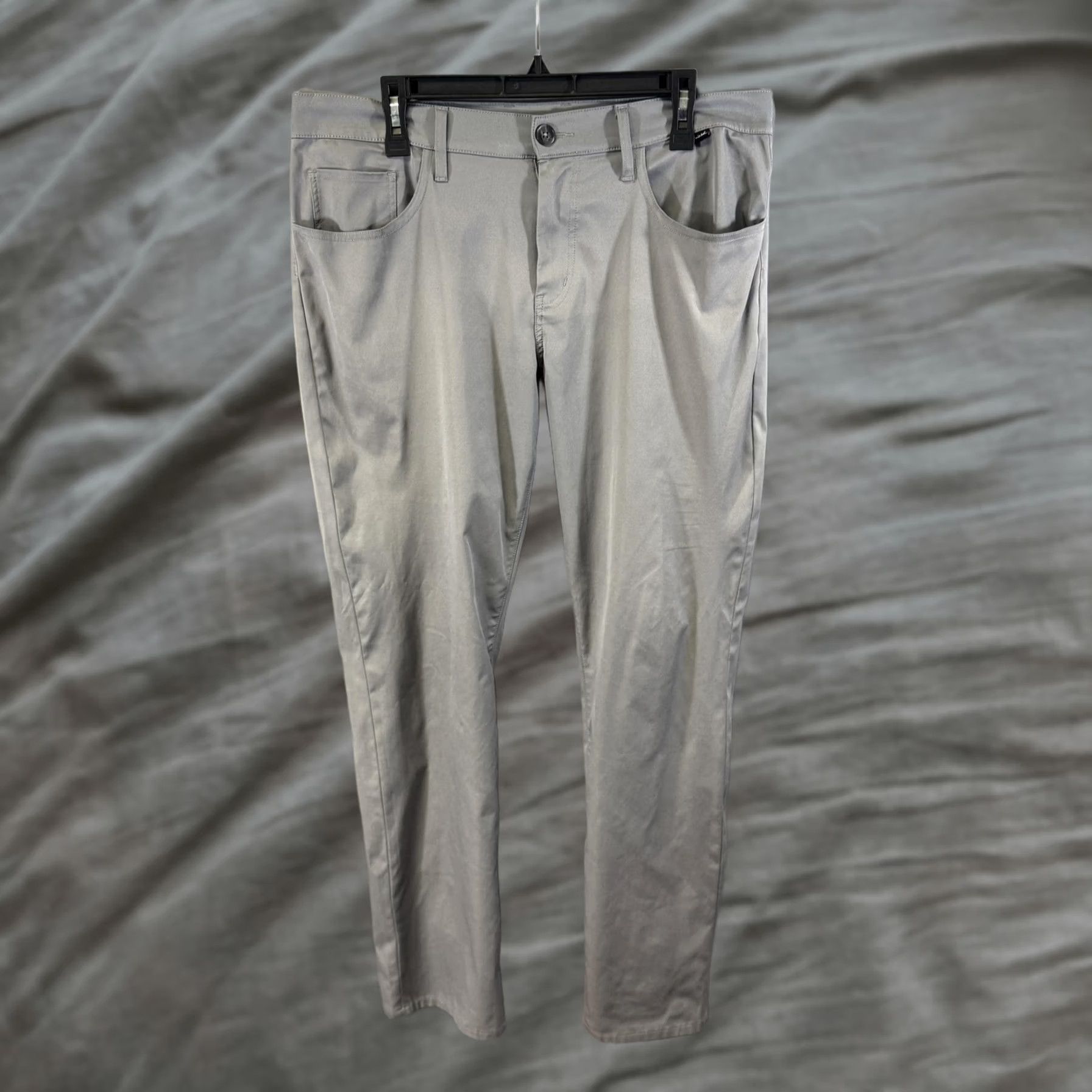TravisMathew VINTAGE TravisMathew Pants Mens 34 Gray Performance Travel Hidden Zip Pocket Golf Size US 34 / EU 50 - 1 Thumbnail