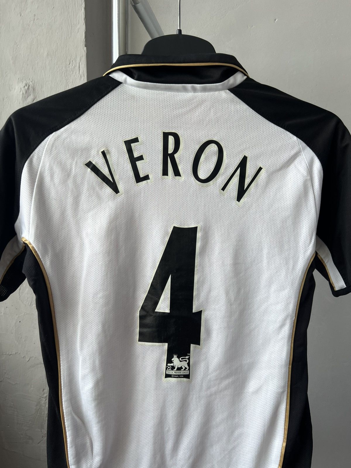 Umbro 2001/02 MANCHESTER UNITED #4 VERON SOCCER JERSEY SHIRT L BOY Size US XS / EU 42 / 0 - 9 Thumbnail