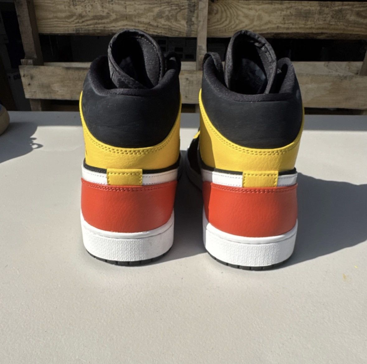 Jordan Brand Jordan 1 Mid SE Amarillo 852542-087 Men's Sneakers Size US 12 / EU 45 - 6 Thumbnail