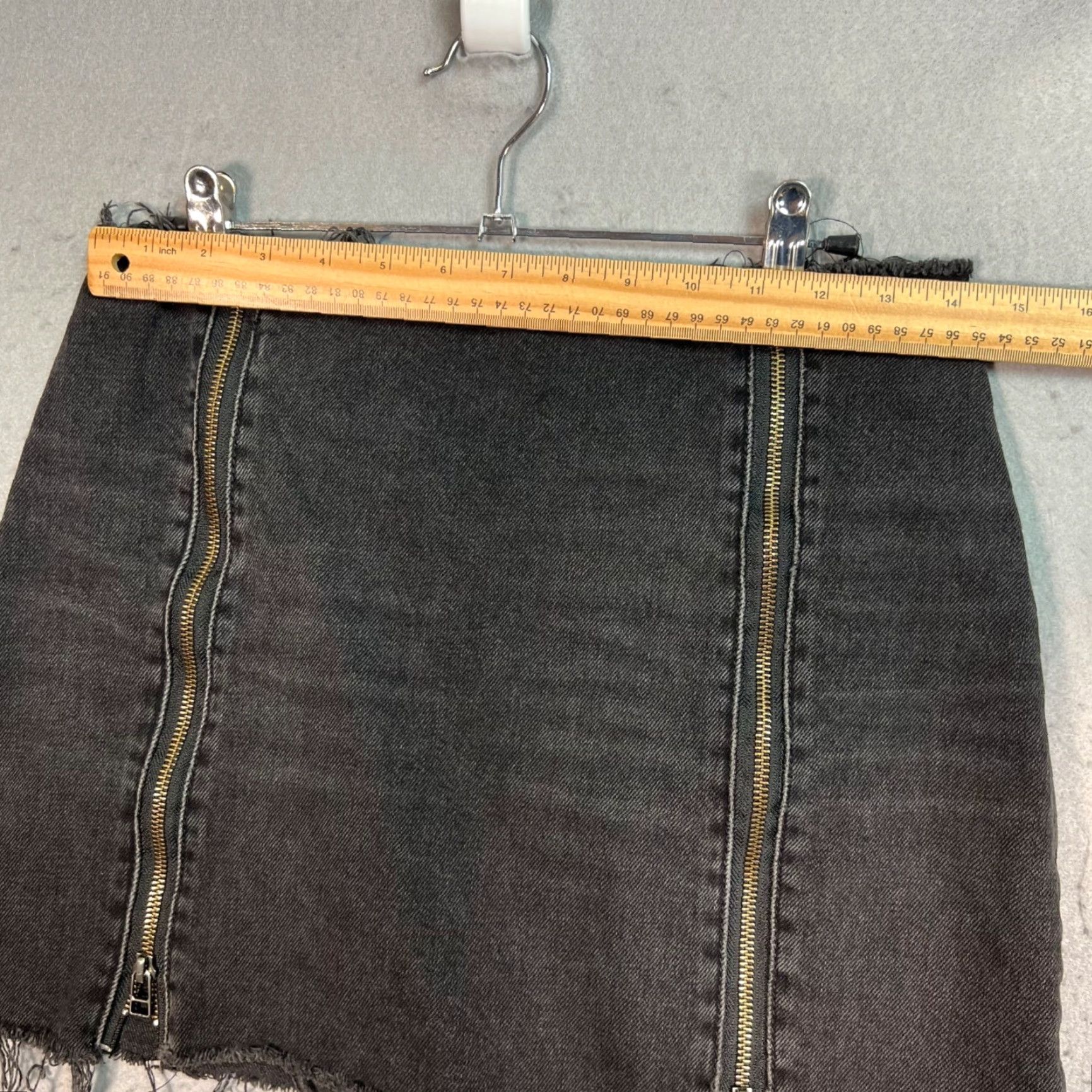 Boyish Boyish Black Denim Mini Skirt W/ Frayed Hem & Dual Front Zippers - 28 Adult Womens Shorts Skirt Casual Vintage Not Applicable? Size 28" / US 6 / IT 42 - 6 Thumbnail