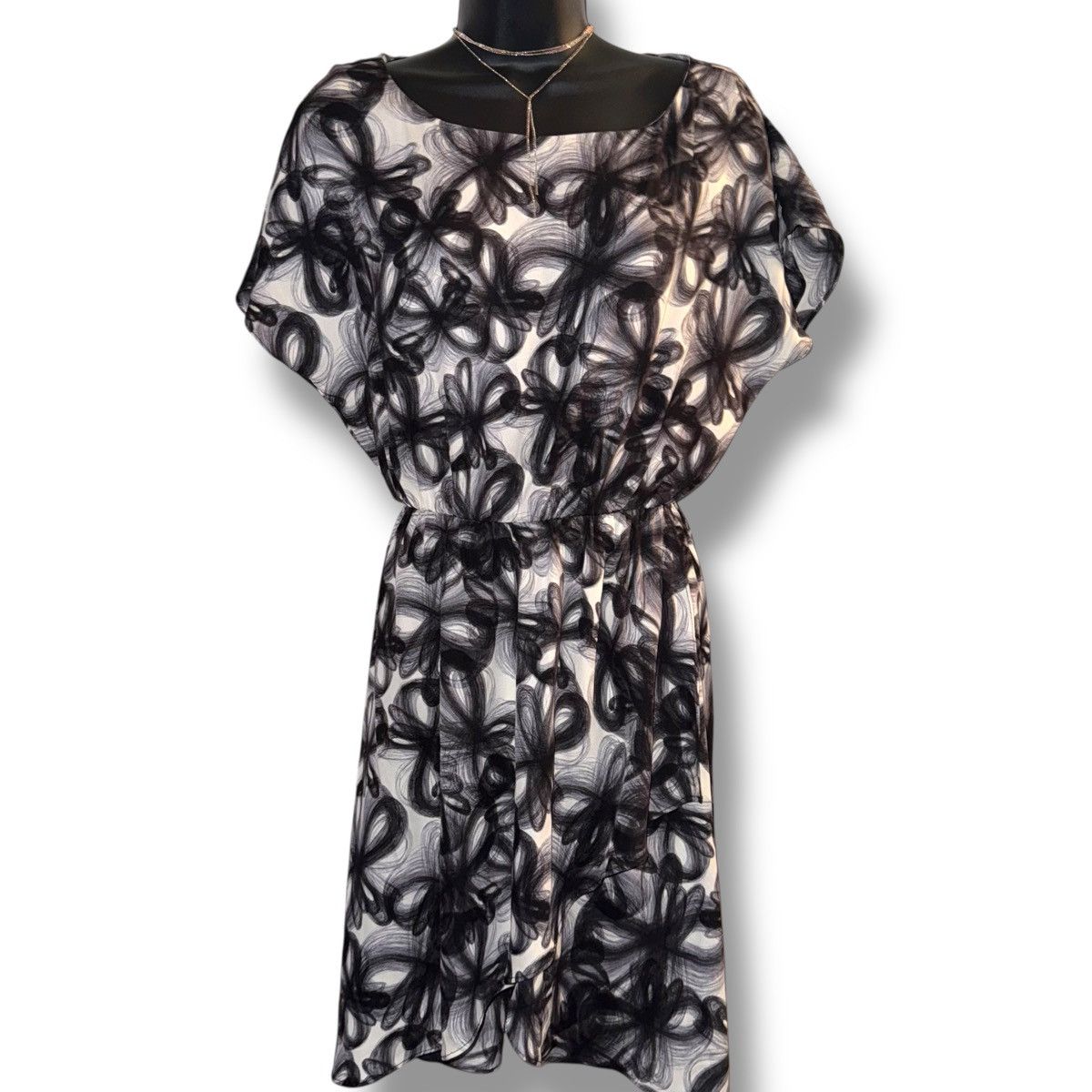 Alice + Olivia Alice + Olivia black and white floral mini dress Size S / US 4 / IT 40 - 1 Thumbnail
