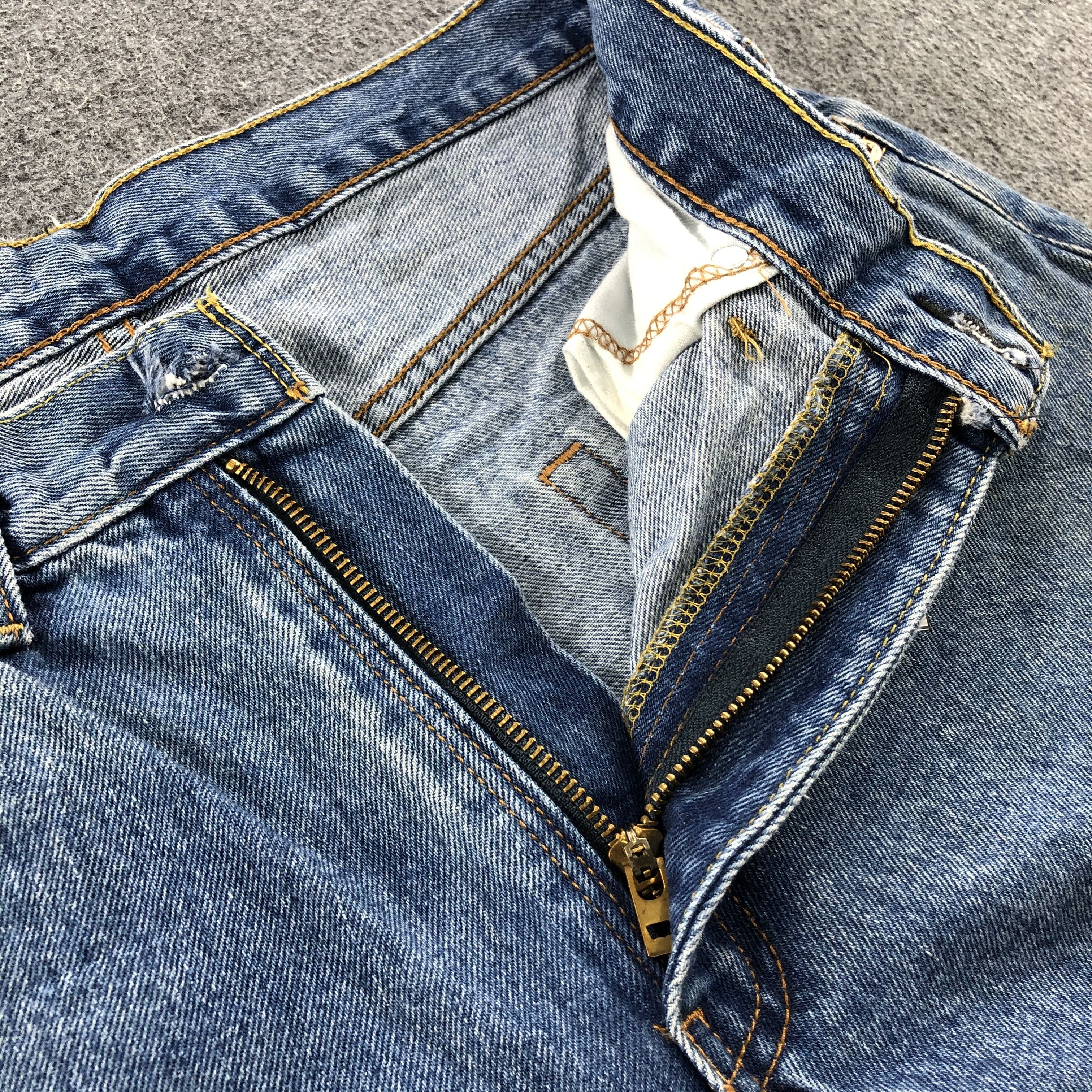 Levi's Vintage Blue Wash Levis 550 Jeans- J1369 Size US 33 - 7 Thumbnail