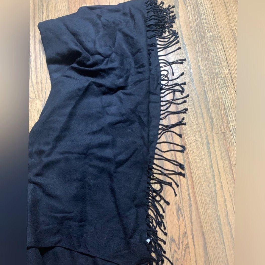 Lord & Taylor VINTAGE LORD & TAYLOR Scarf Black Women Large Wrap / Scarf Size ONE SIZE - 5 Thumbnail