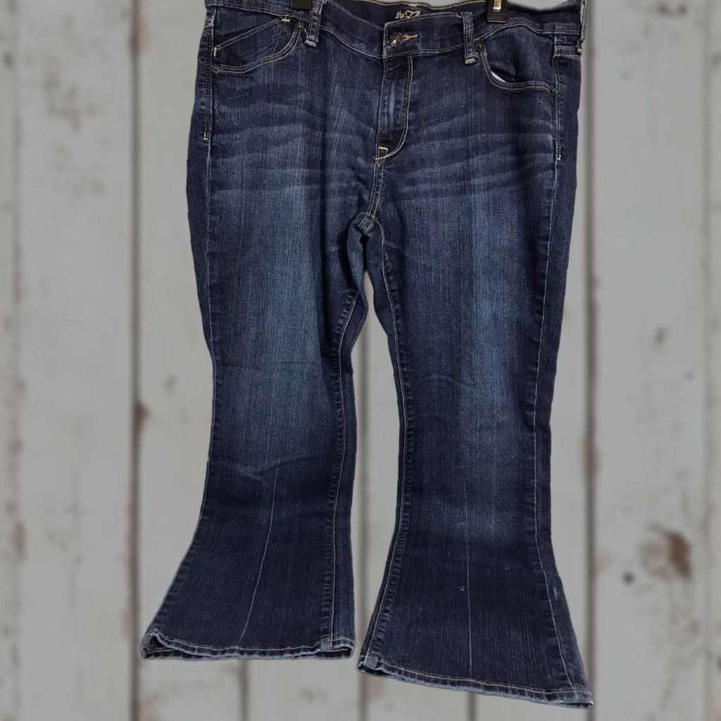 Old Navy Old Navy Women’s Mid-Rise Bootcut Stretch Denim Jeans Size 14 Short Dark Wash Size 36" / US 14 / IT 50 - 1 Thumbnail