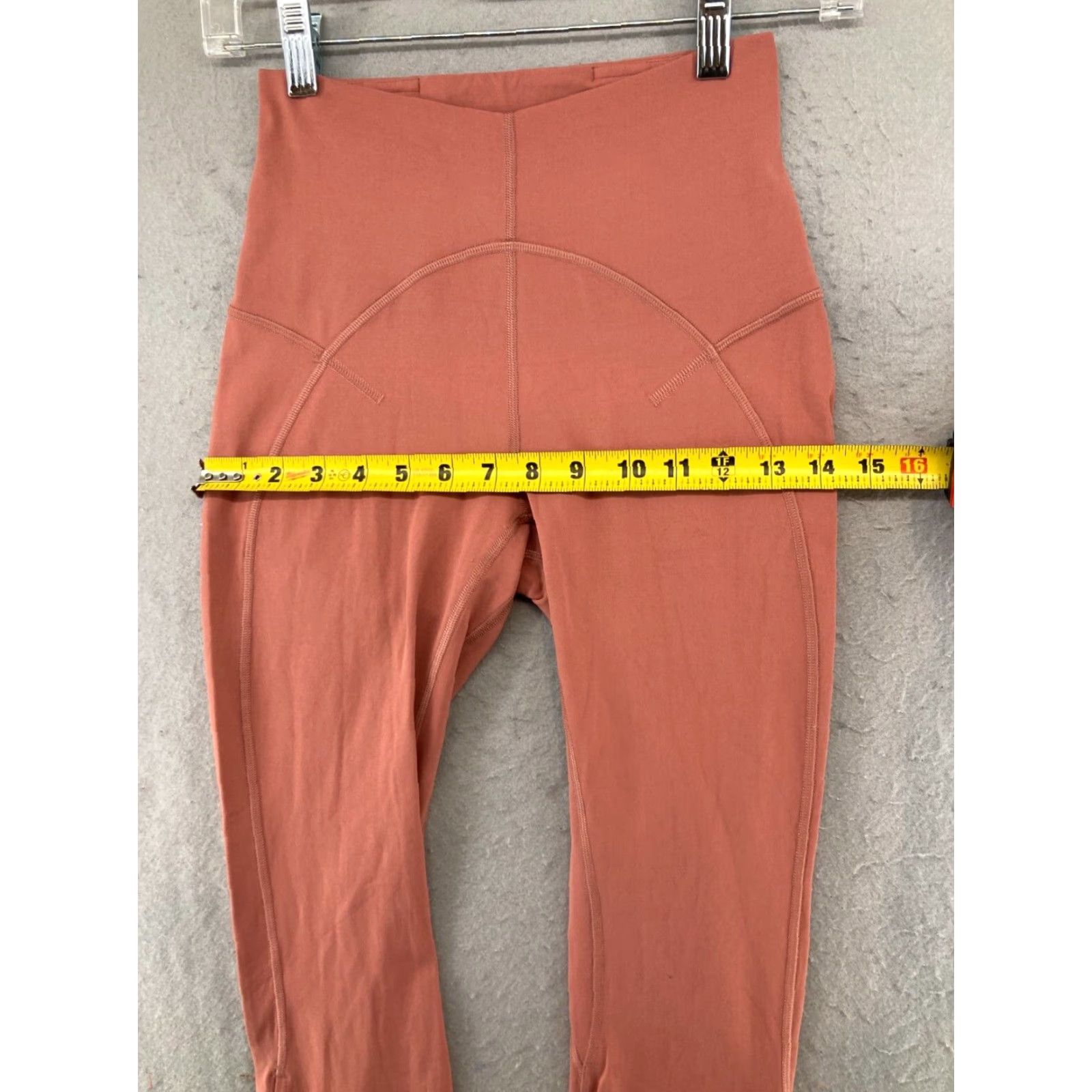 Lululemon Lululemon Womens Yoga Pants 4 Peach Athletic Cropped Pants Athletic Women Size 4 Peach Yoga Athleisure Size 27" / US 4 / IT 40 - 3 Thumbnail