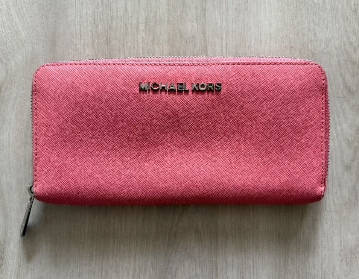 Other Michael Kors Fuchsia Leather Jet Set Zip Around Wallet Size ONE SIZE - 1 Thumbnail